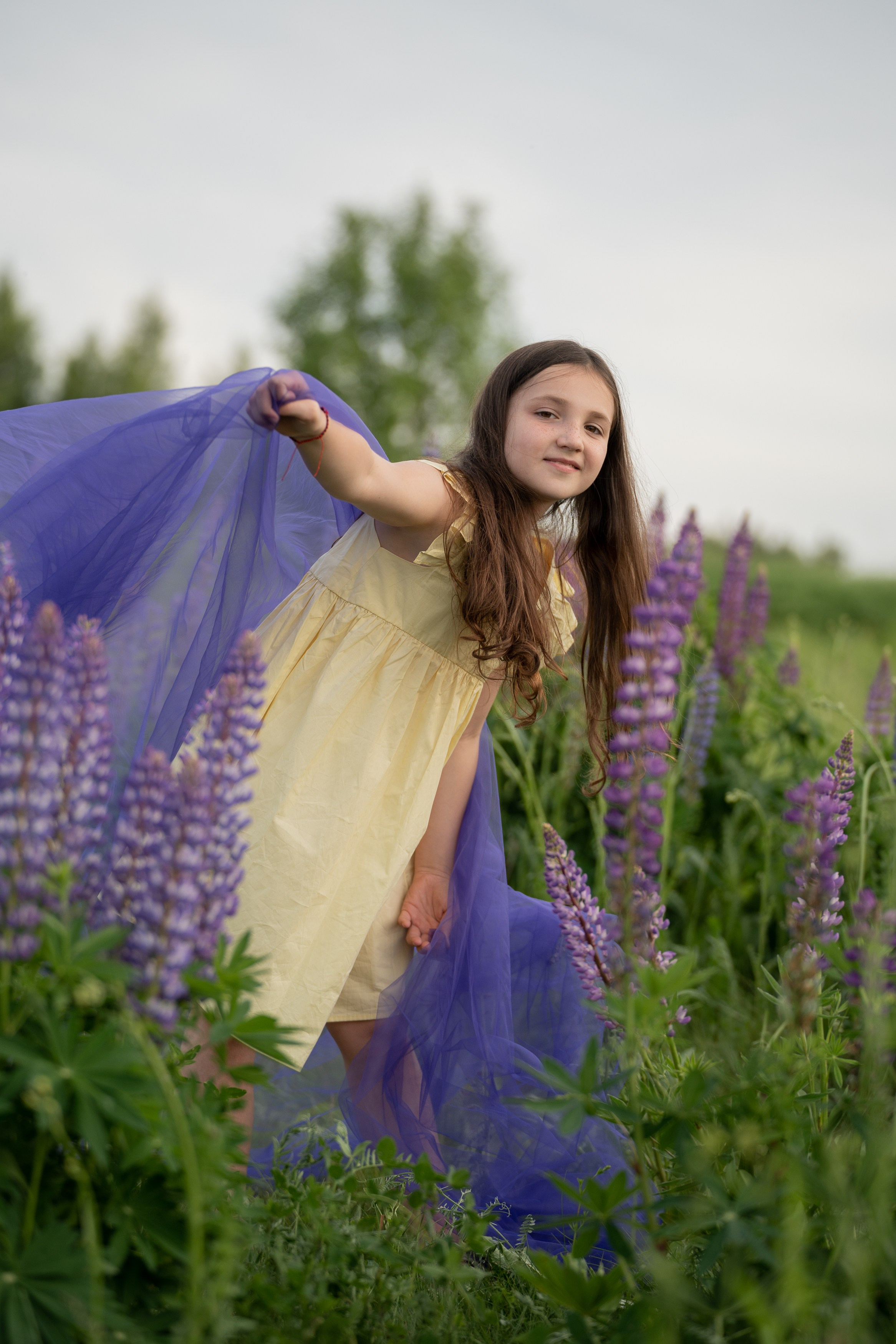 Детская фотосессия в люпинах. Портретный фотограф Олеся Владимирова в Москве