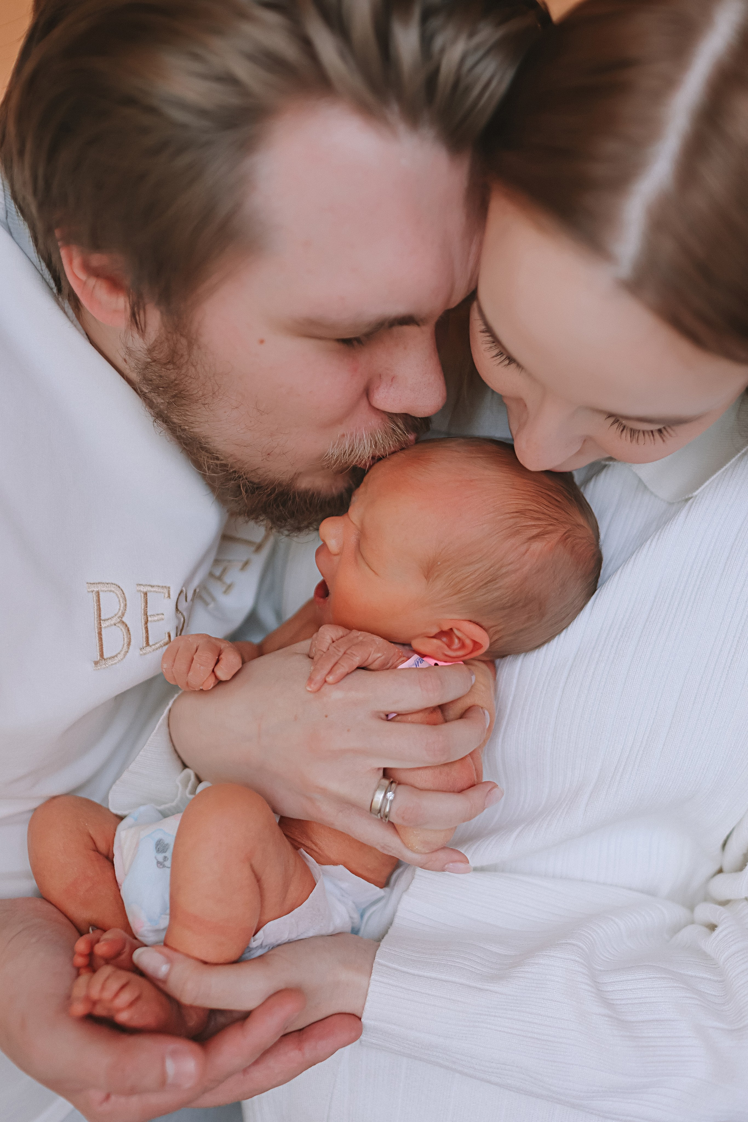 Выписка палата+внизу ПЦЭ. Семейный фотограф Тюмень, фотограф на роды Салмина Мария