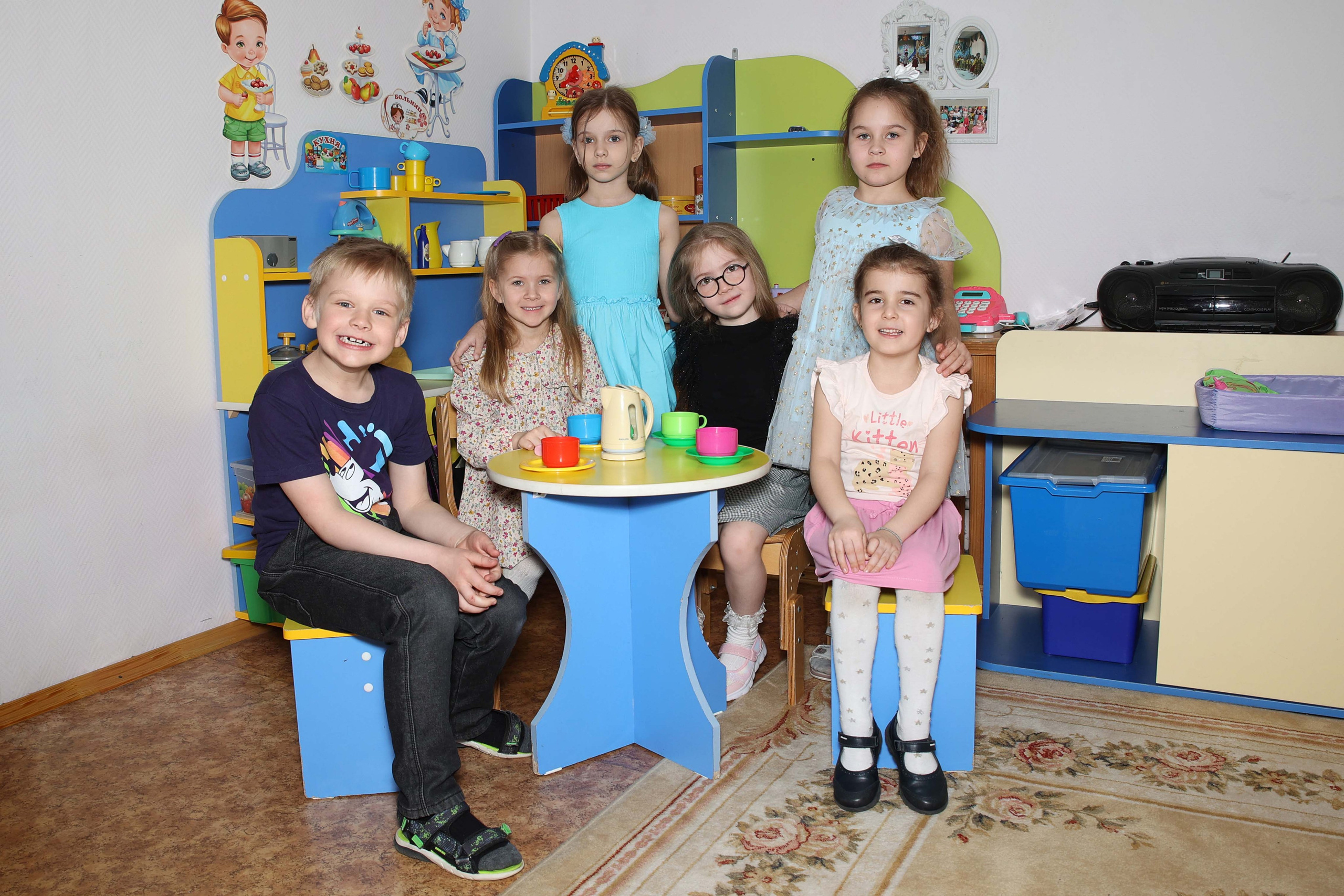 Групповые фотографии, фото с лучшим другом. Школьный и детсадовский фотограф Москва. Детский фотограф