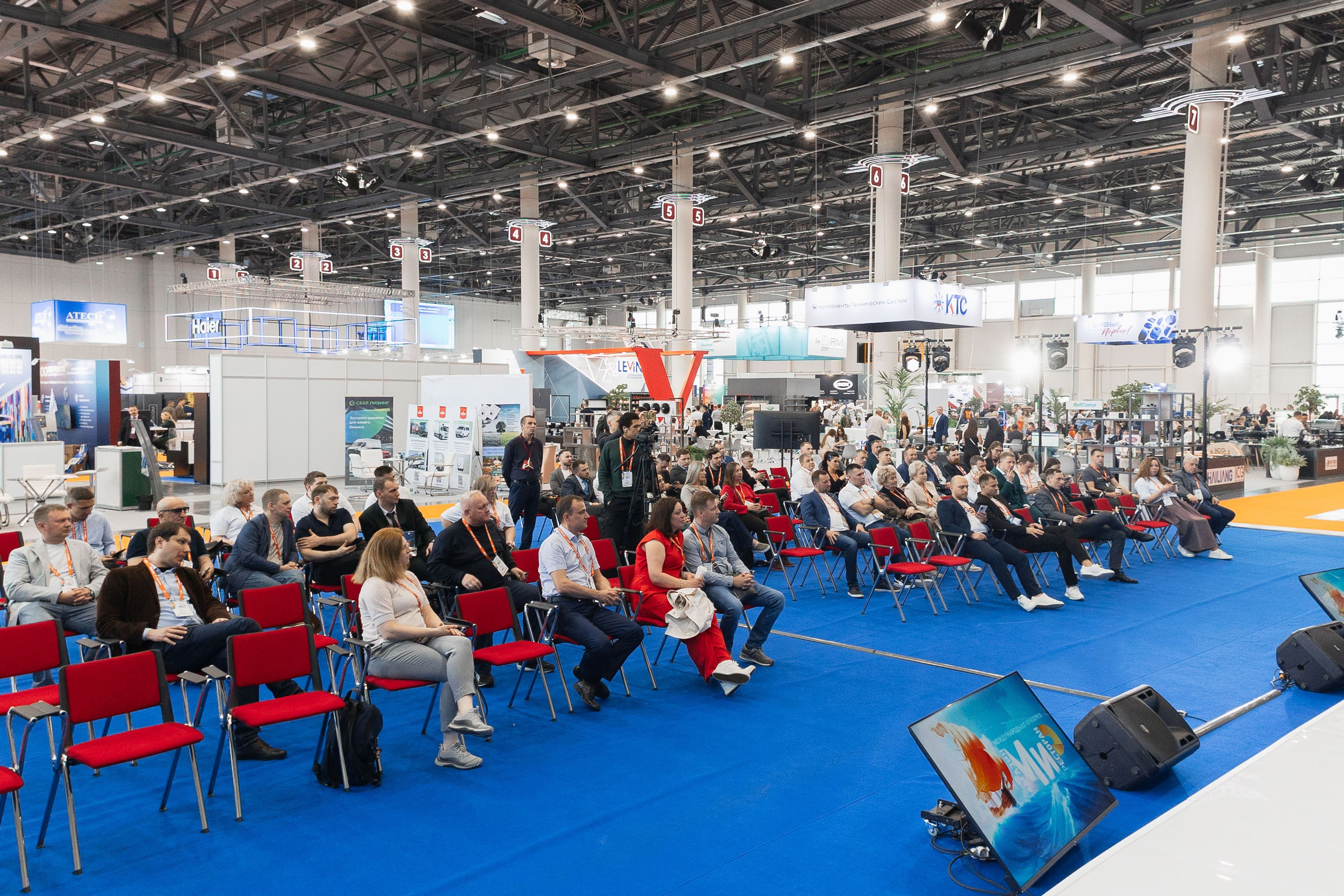 МиР — Казань Экспо. Портретный и репортажный фотограф в Казани Максим Сипачев