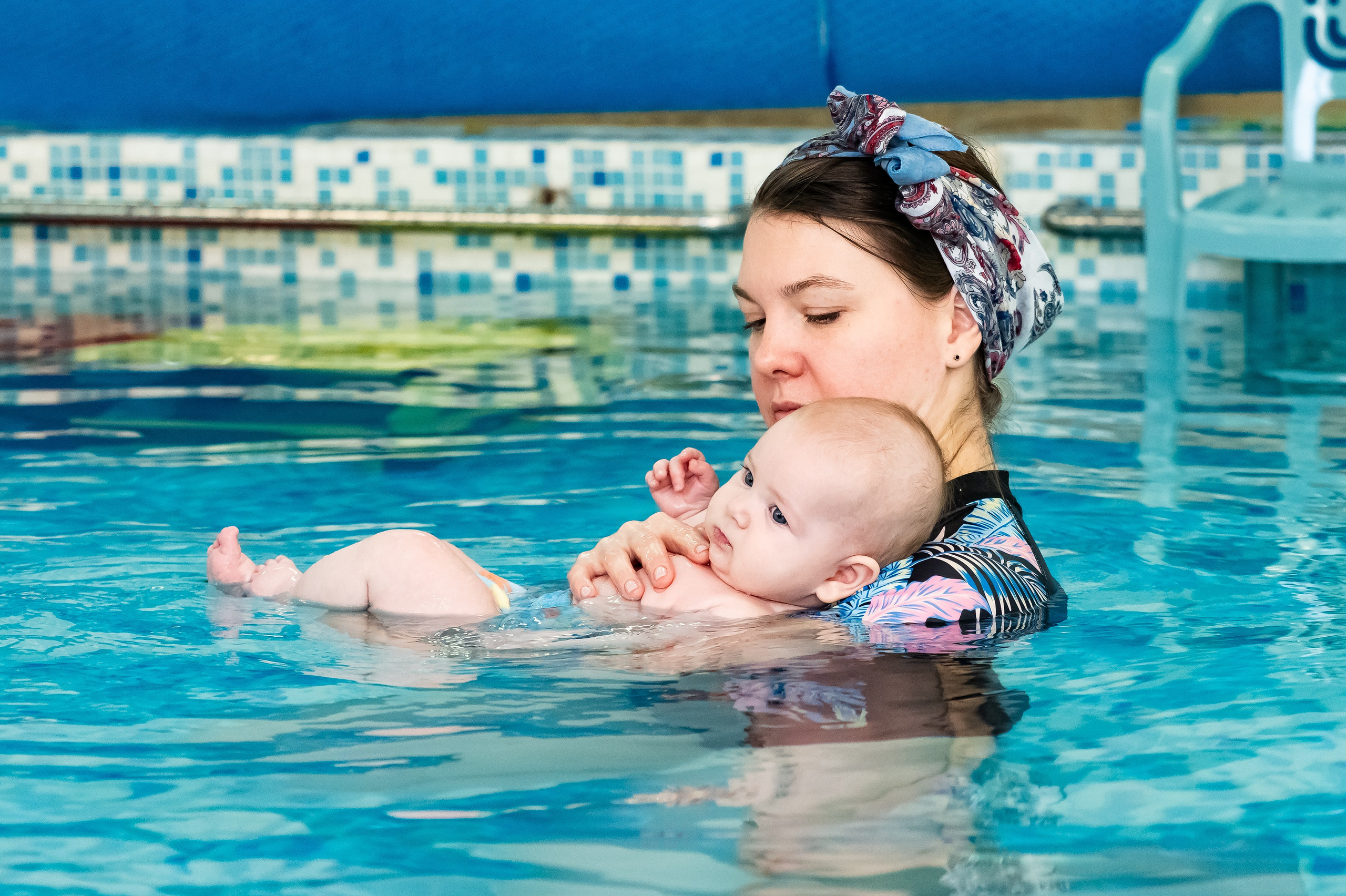 Грудничковое плавание. Репортажный, семейный и детский фотограф в Пензе и Заречном Арина Ермилова. Картины барельеф на заказ