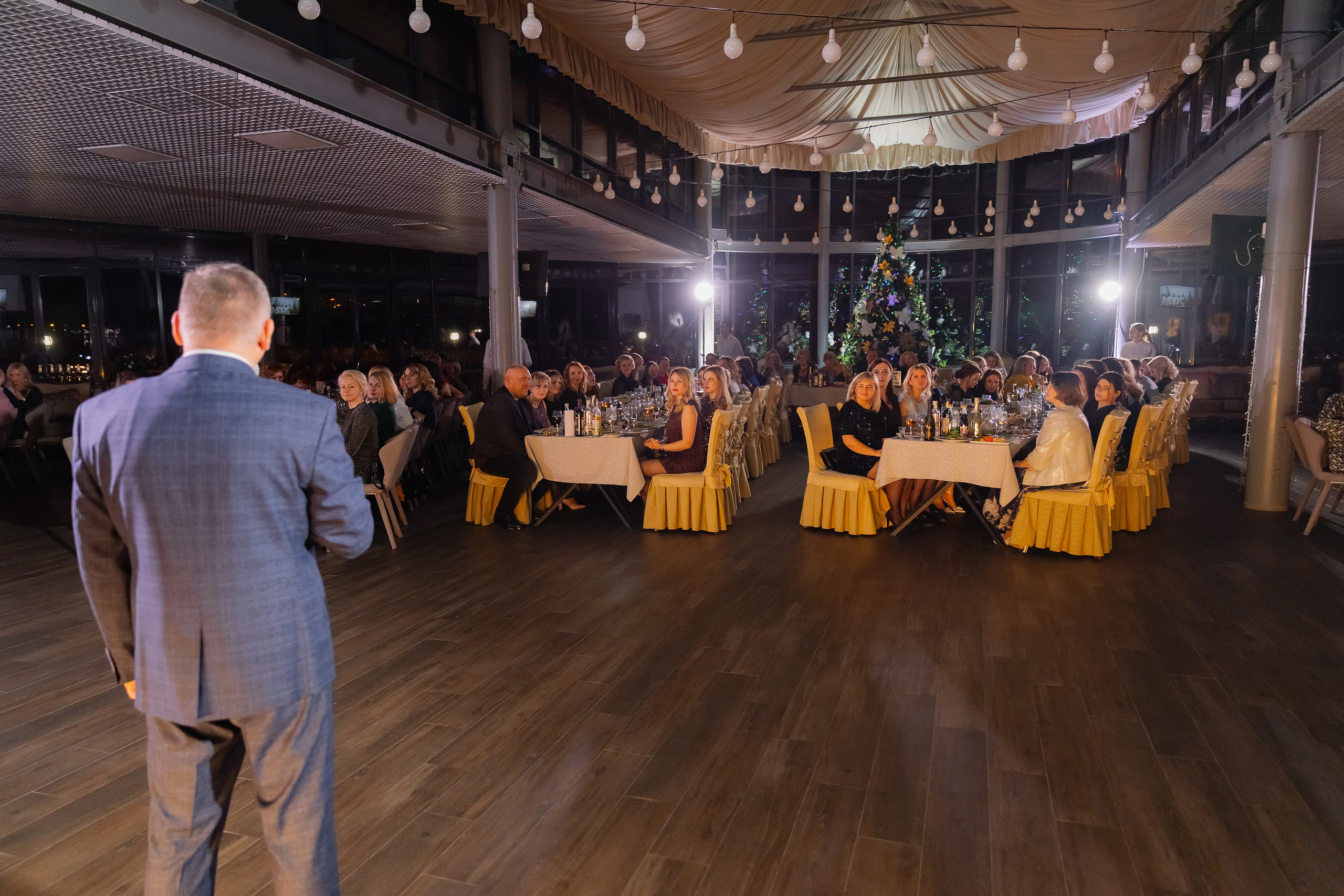 Корпоративная новогодняя фотосъемка для BELARUSBANK в Ресторане «Урарту». Свадебный фотограф в Минске/Беларуси Сергей Спиридонов