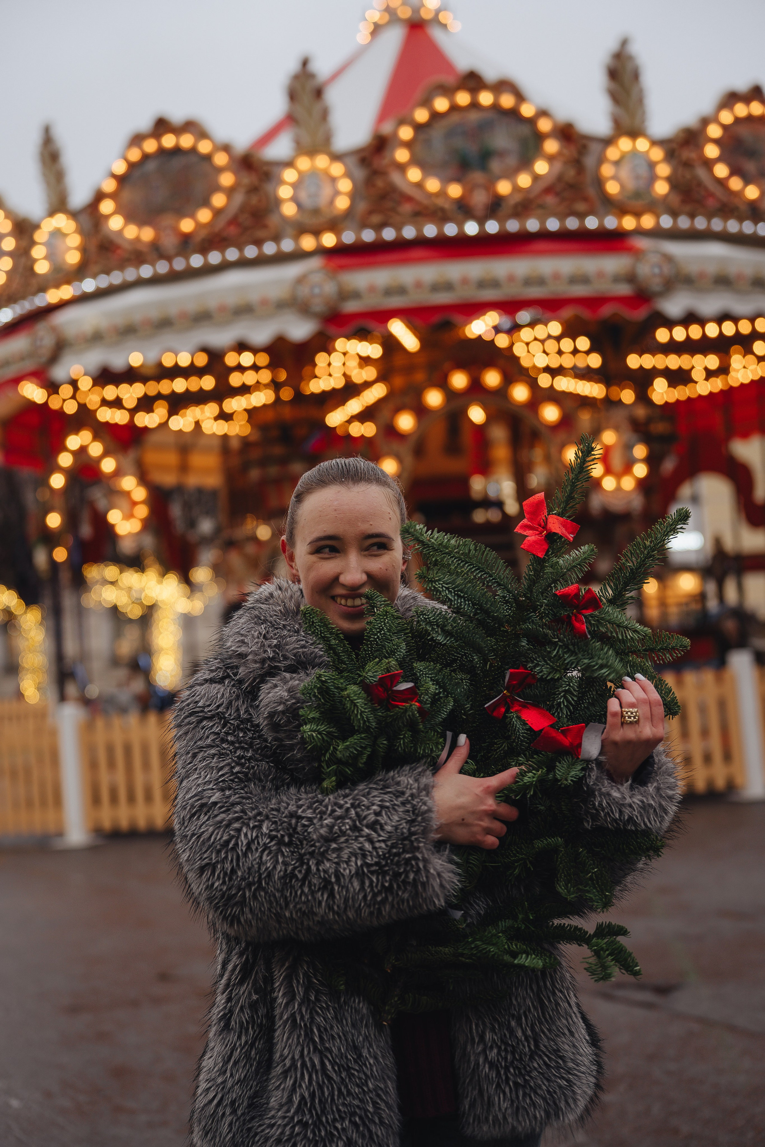 ПРОГУЛКА НА МАНЕЖНОЙ ПЛОЩАДИ ДЛЯ ДЕВУШКИ ПЕРЕД НОВЫМ ГОДОМ (НОВОГОДНЯЯ ФОТОСЕССИИЯ НА МАНЕЖНОЙ ПЛОЩАДИ). Профессиональный фотограф, Санкт-Петербург — Виктория Богомолова