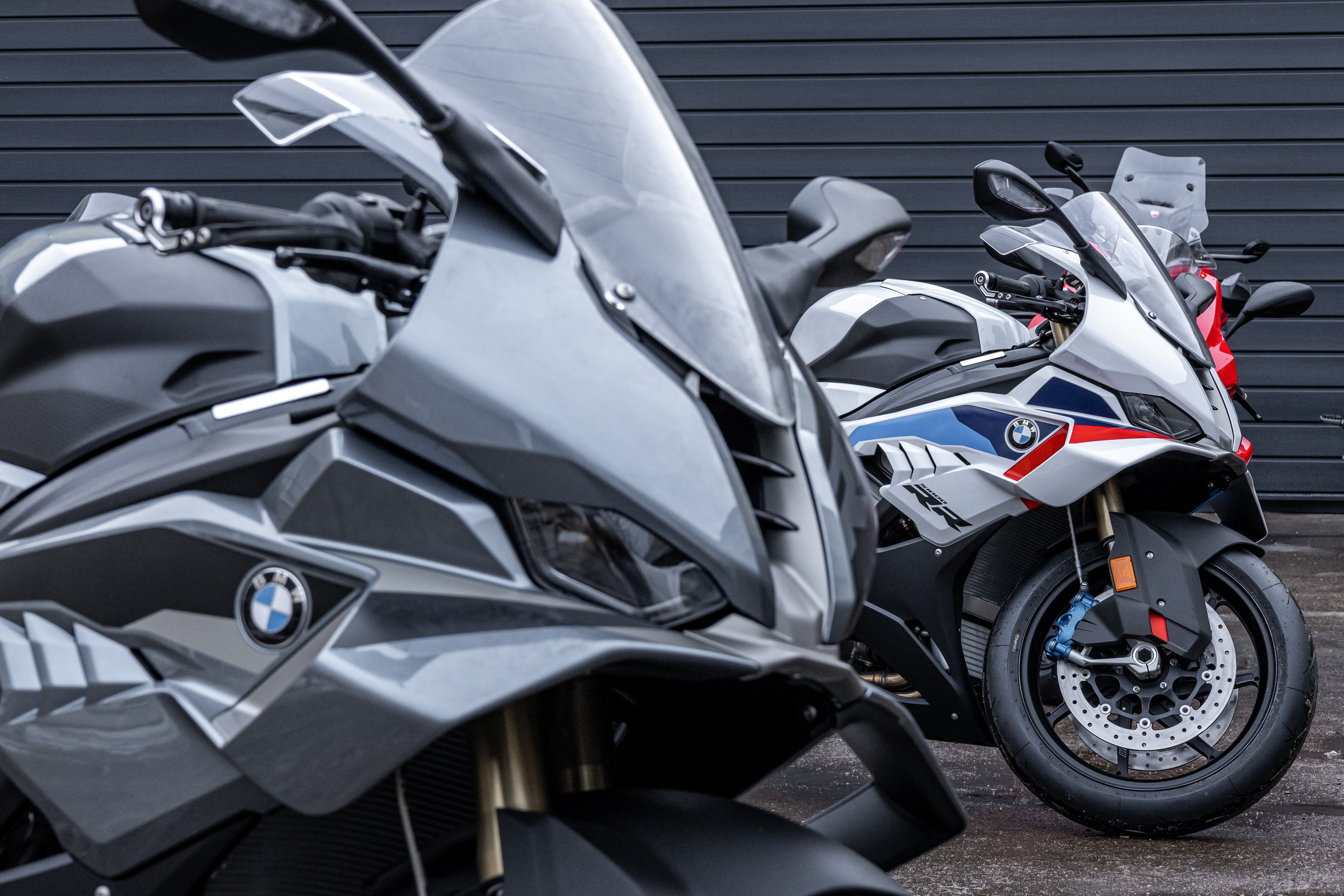 Фотосессия с мотоциклами и автомобилями. Предметный фотограф в Москве и Московской области