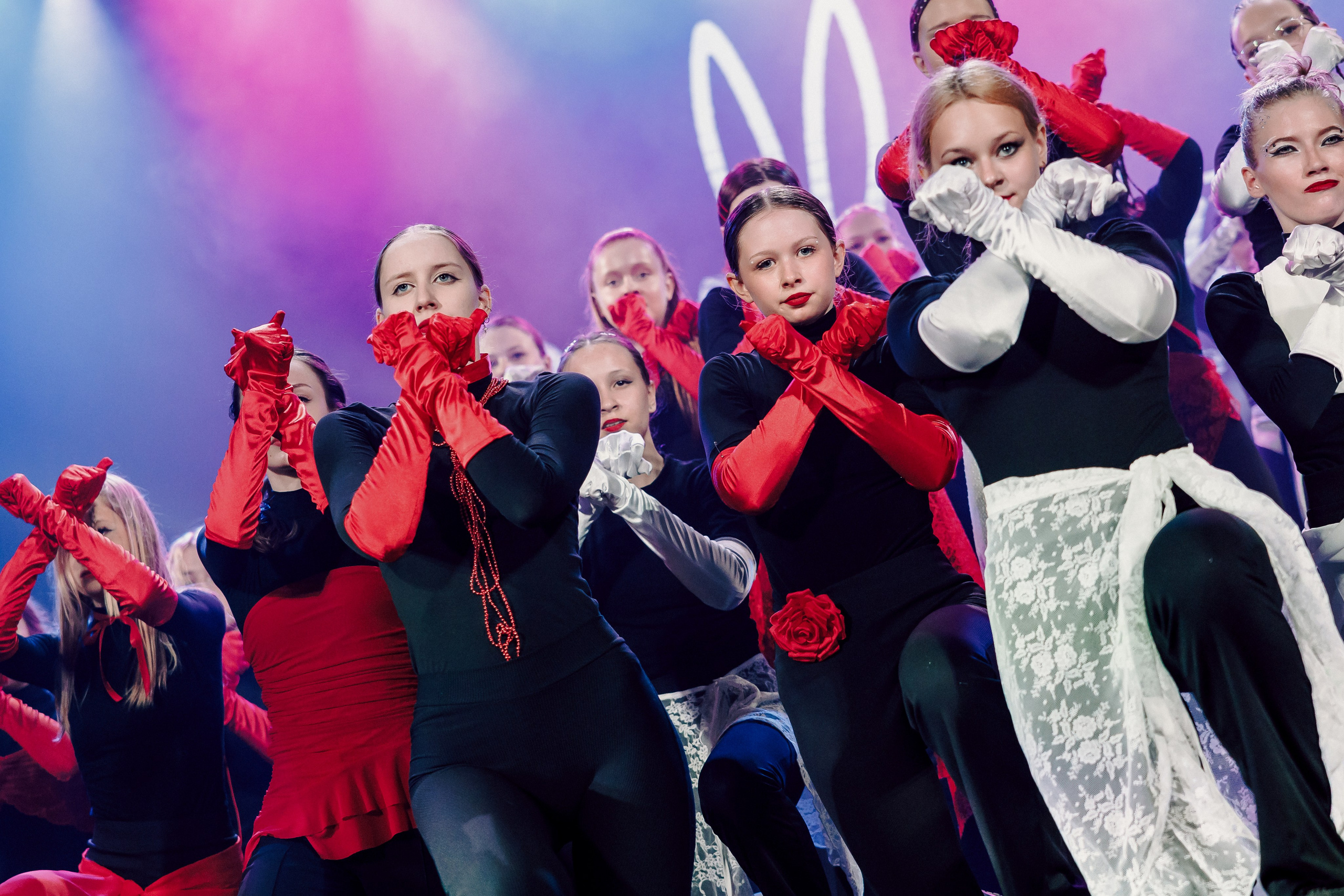 Отчётный концерт танцевальной школы «Red Rabbits» 2025. Лёшка Варзегов — фотограф