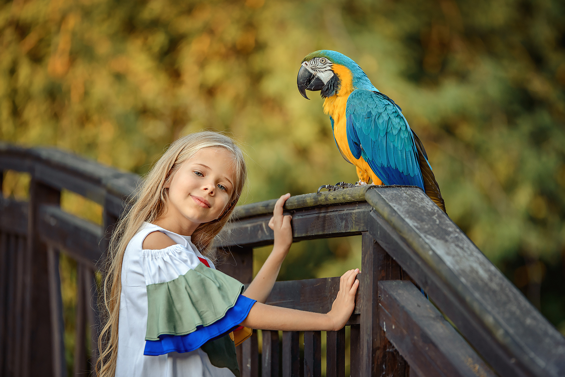 Фотосессия Алины, Милы и Ванечки с попугаем Арчи. Портретный Фотограф в Москве Юлия Батурина