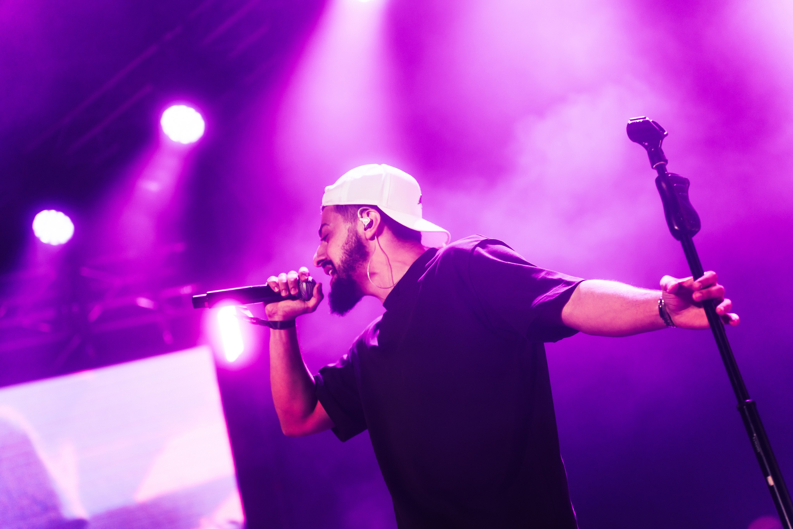 Концерт Jakone & A.V.G на фестивале Grounded Event. Ilya Foxy — автомобильный фотограф