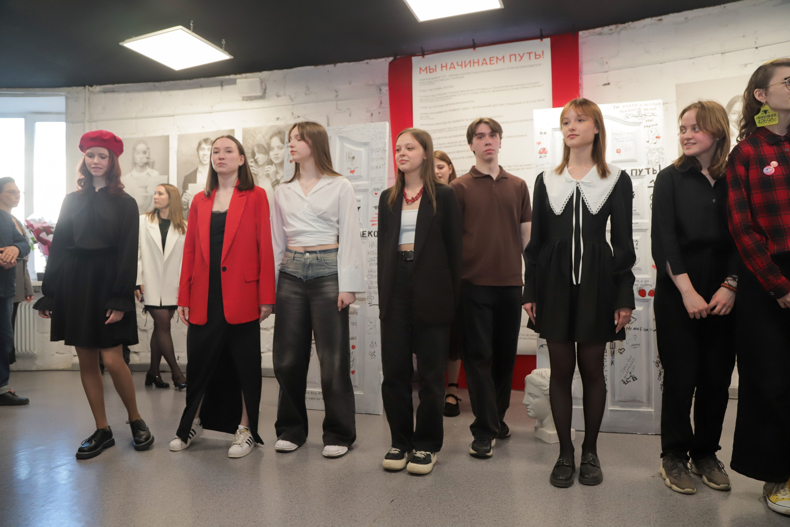 Выставка — проект «Мы начинаем путь!». АРТИКУЛ. Выпускные альбомы Нижний Тагил