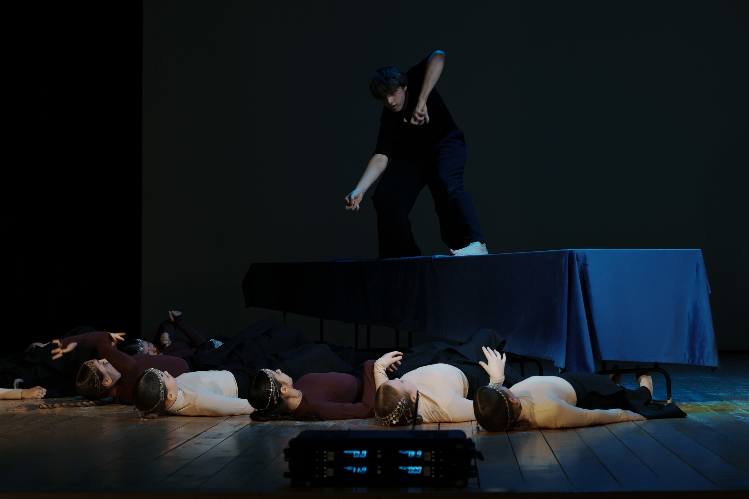 Спектакль «Демон» в постановке театральной студии «Волшебный мир театра». Фотограф Евгений Егоров