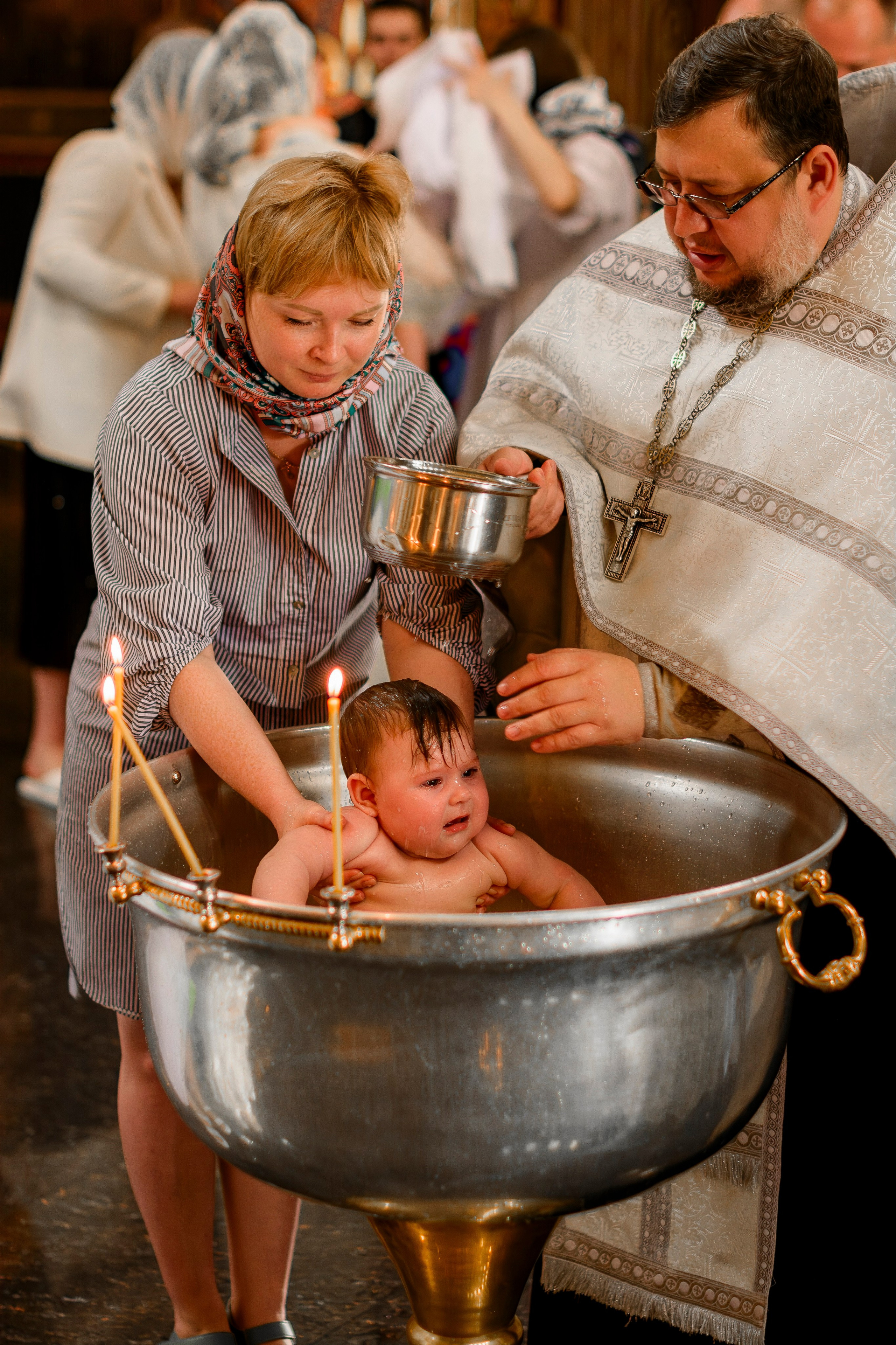 Съемка крещения в армянской церкви.