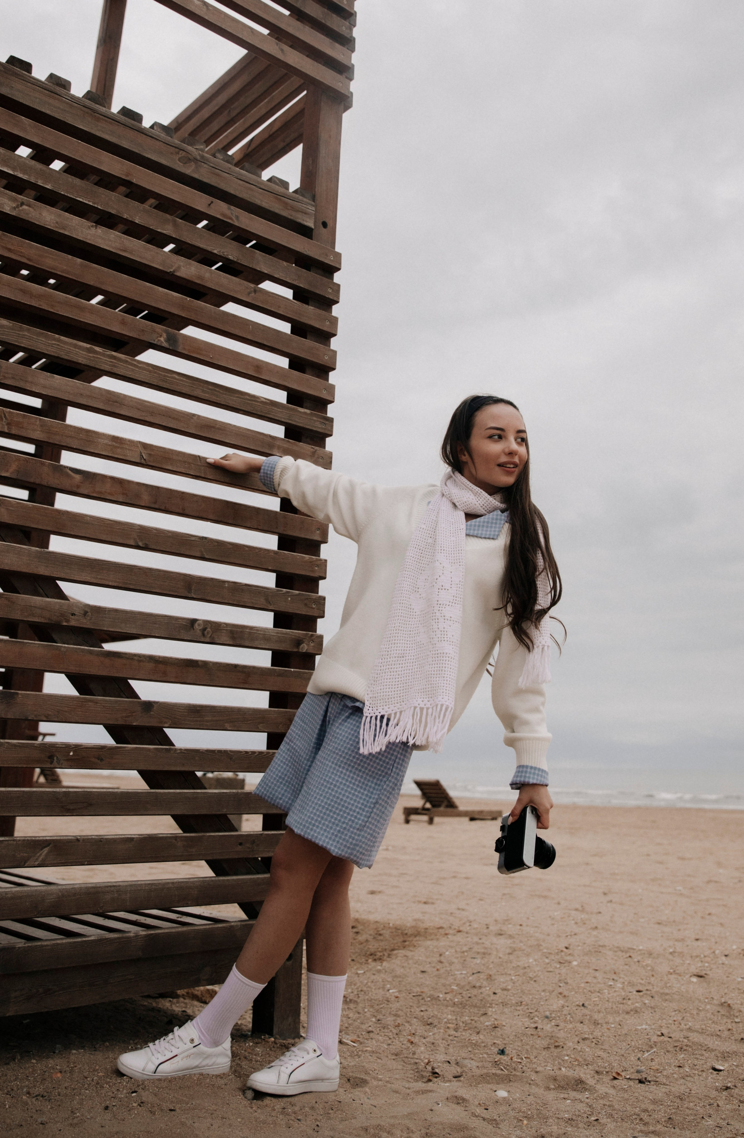 Фотосессия в пасмурную погоду, фотосессия в горах, фотосессия на пляже, фотосессия в туман, фотосессия у моря, фотосессия в стиле авиатор, авиатор, фотосессия Дагестан, Дагестан, женщины, девушка у моря, фотосессия на пляже