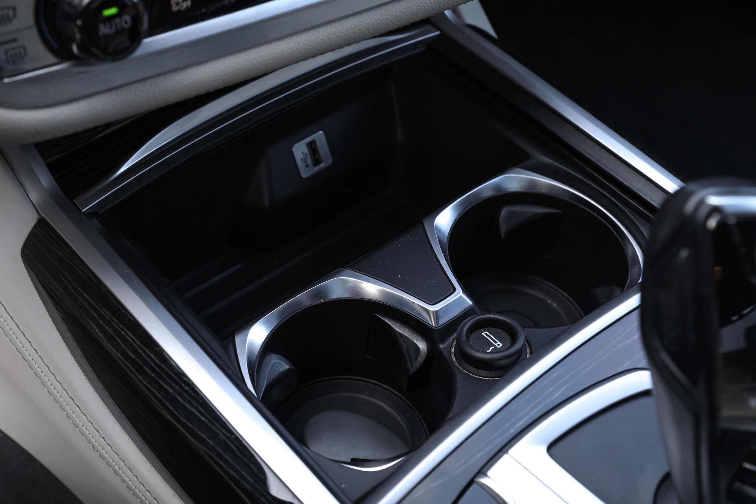 2017 BMW 750 Ld XDrive. Mixturecaptures