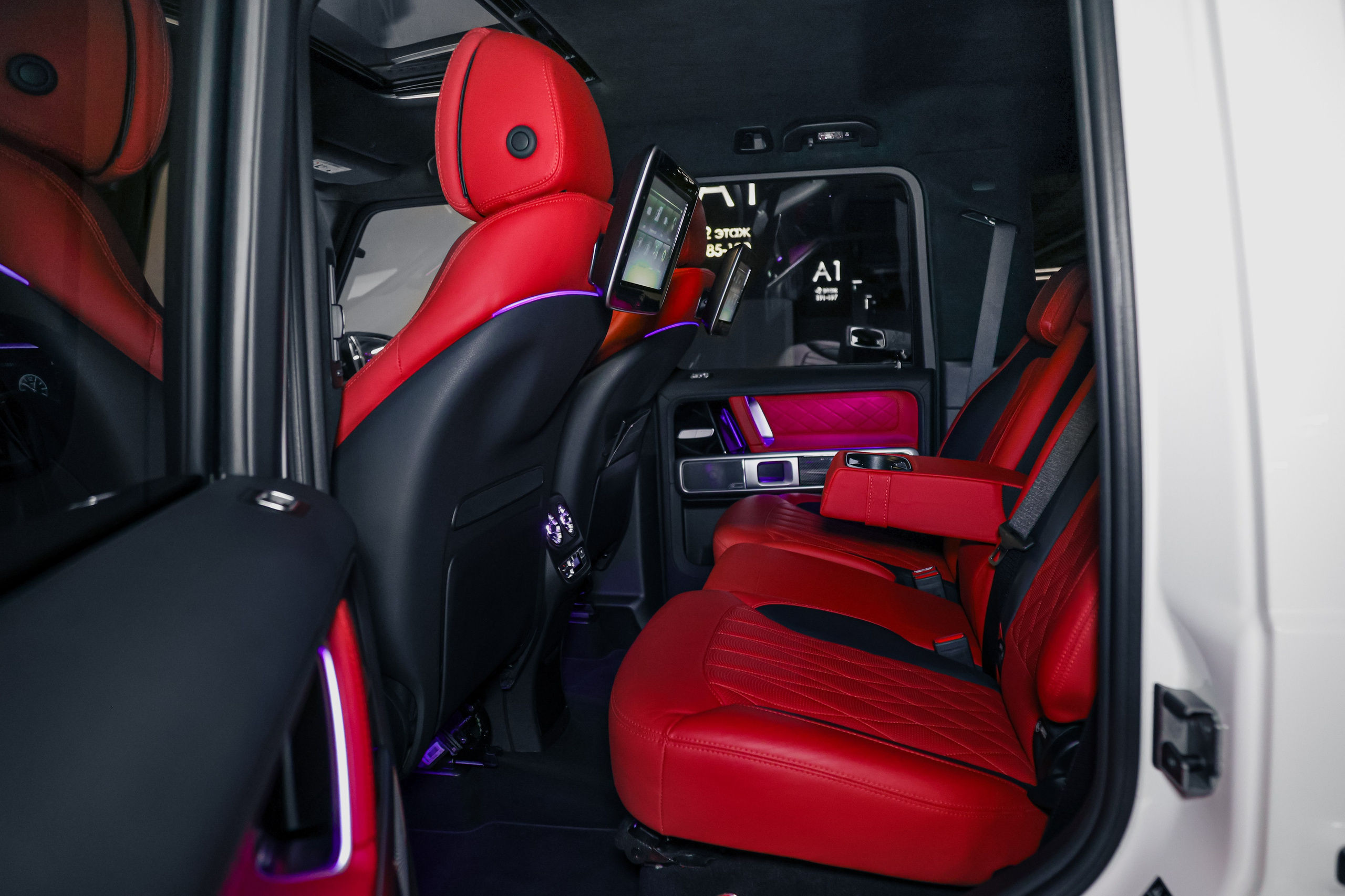 2022 MERCEDES BENZ G63 AMG $235,000 / 16,414 KM ODOMETER. Mixturecaptures