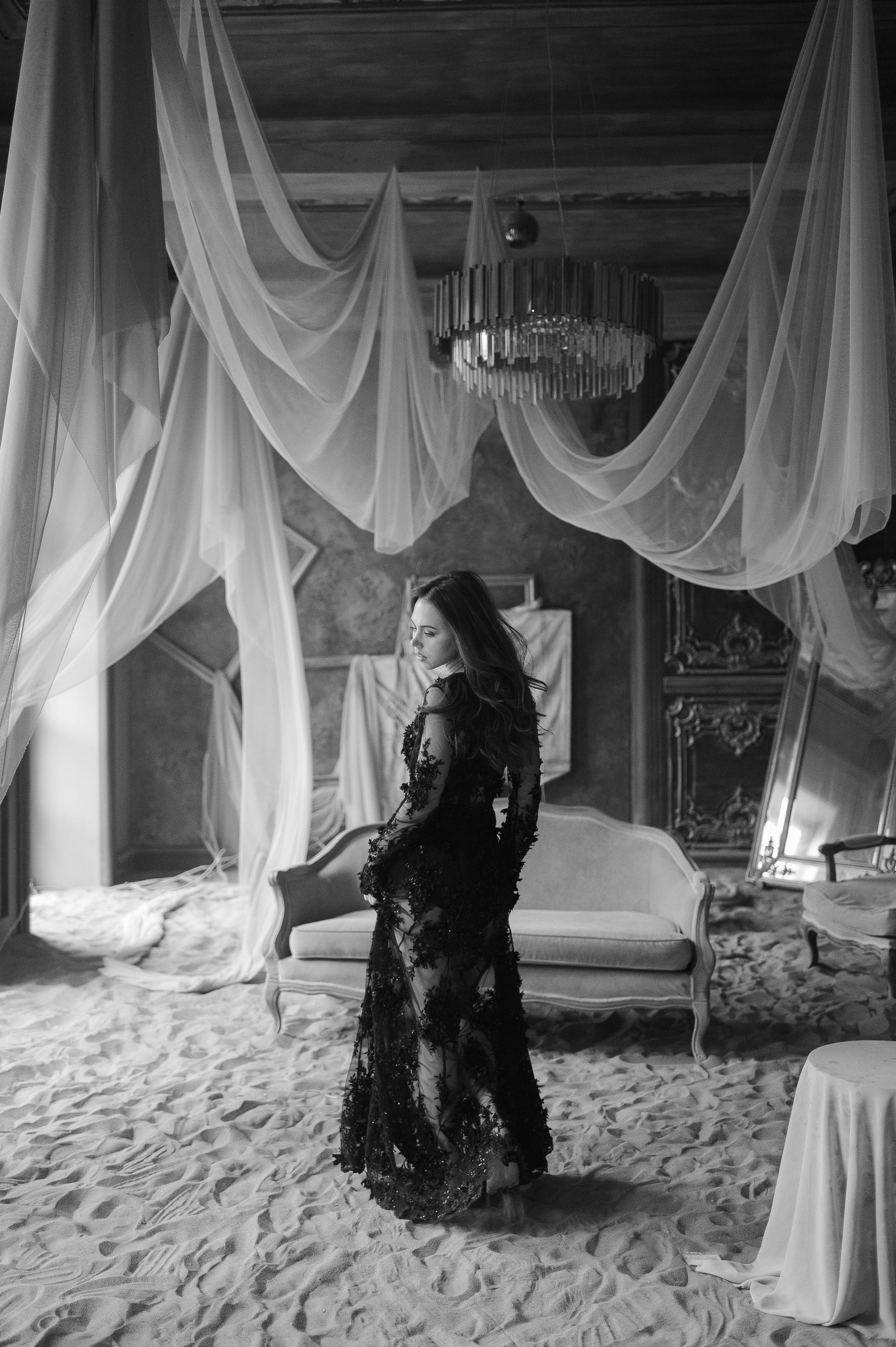 Фотостудия с песком и полотнами ткани. Свадебный фотограф Татьяна Лейн в Санкт-Петербурге