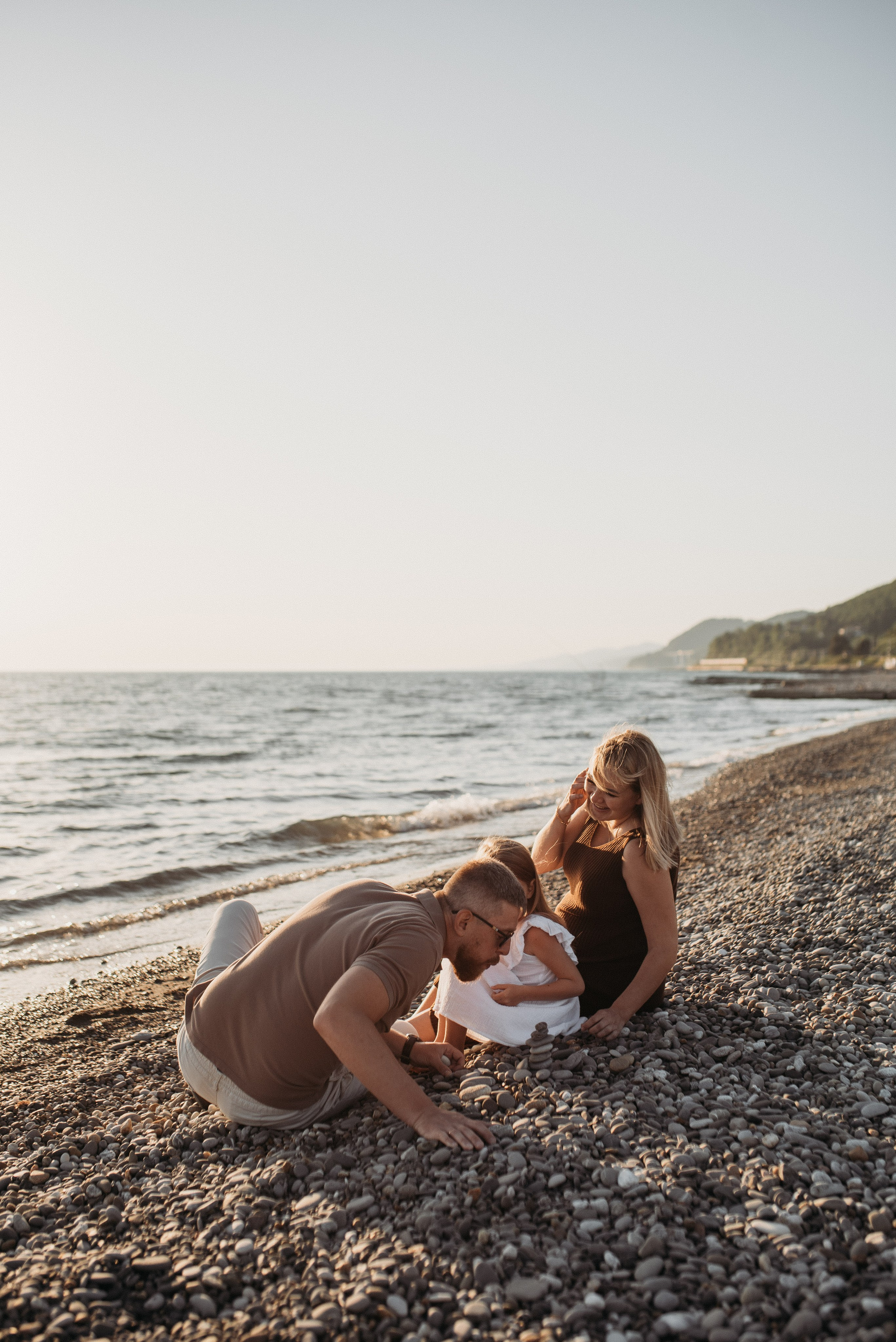 Семейная фотосессия в Головинке на берегу моря на закате. Фотограф в Сочи — Маргарита Поганова