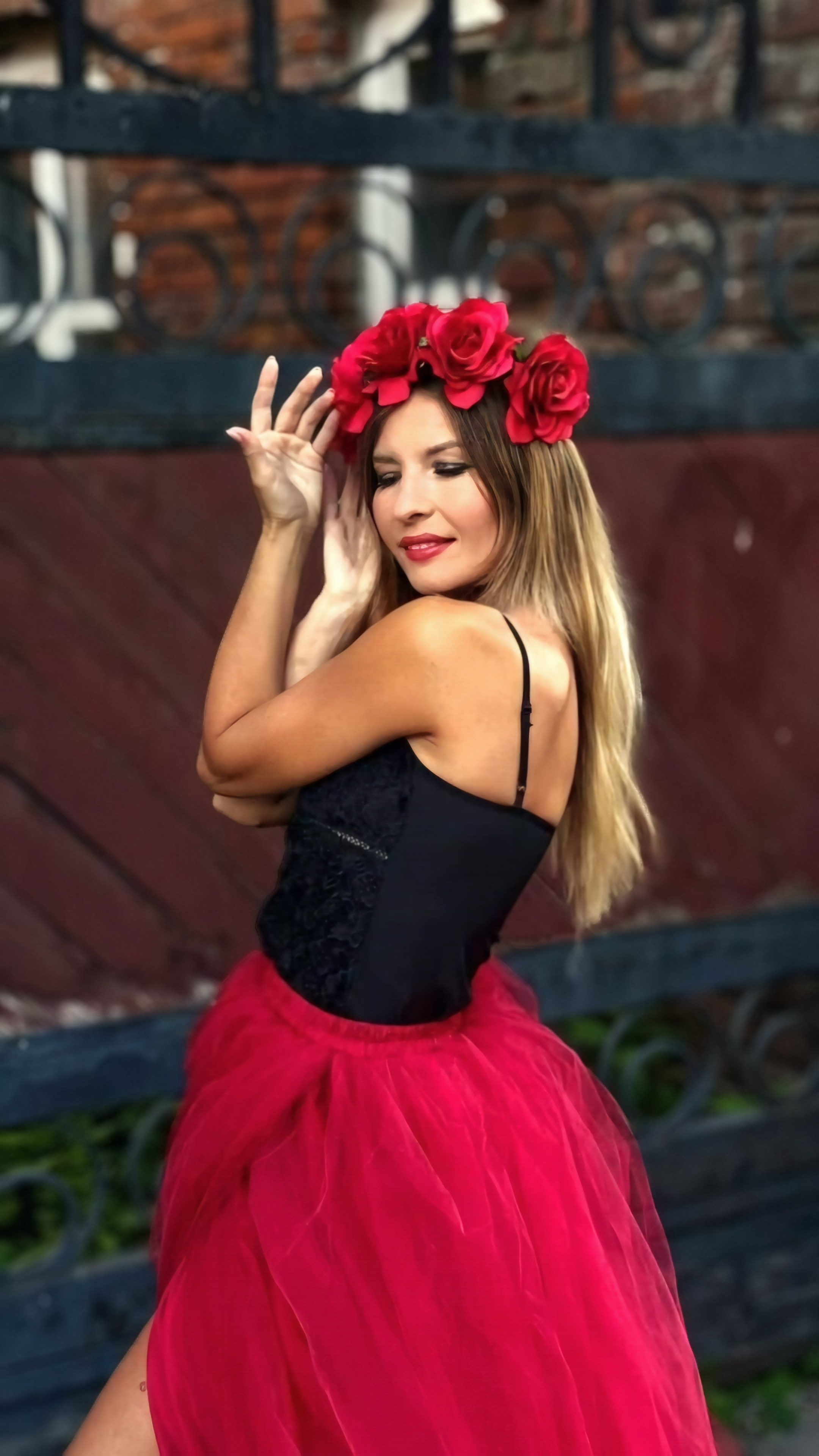 Фотосессия на Байкале в юбке фатиновой красной со шлейфом на резинке