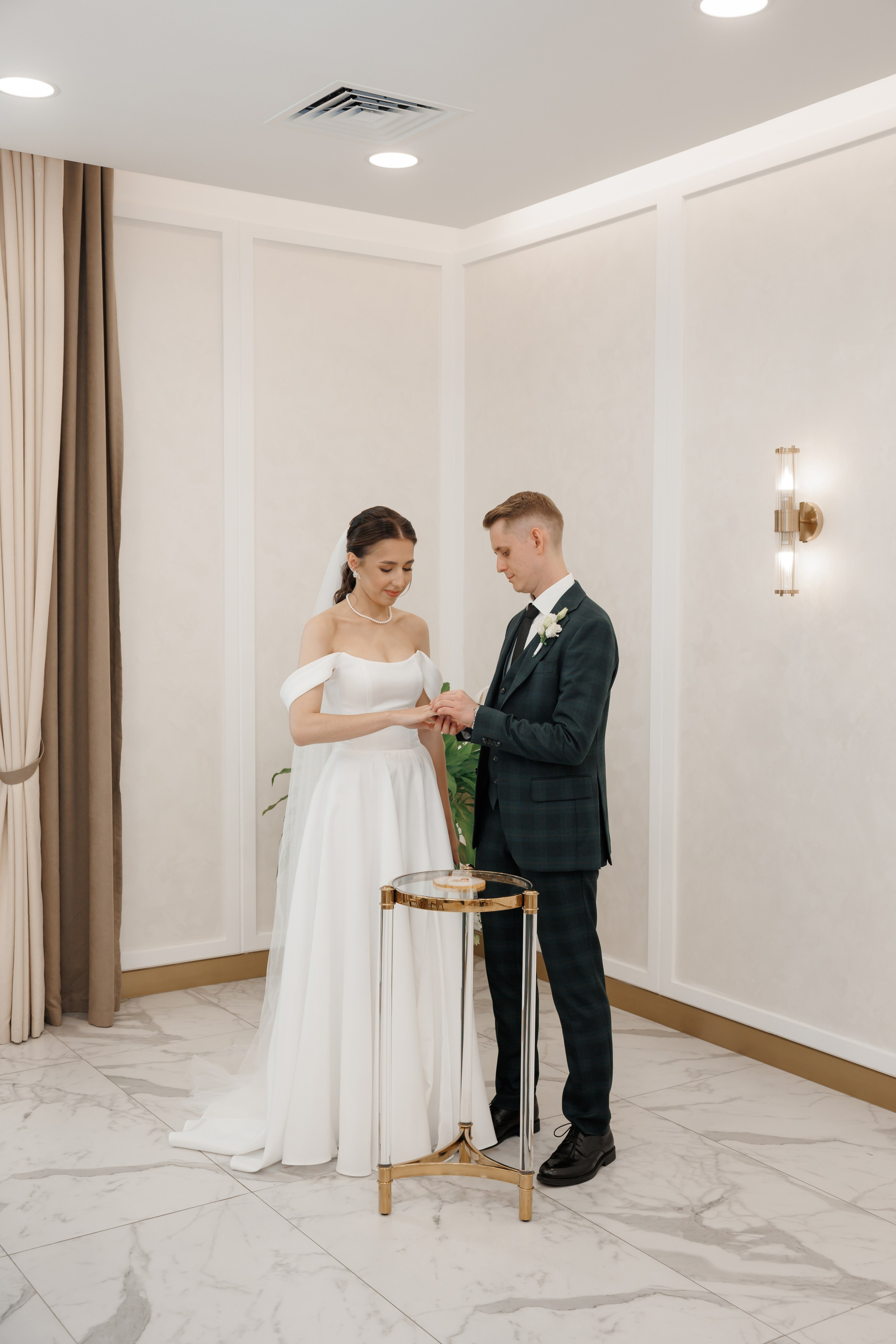 Регистрация в отеле Fish Point, ЗАГС Бутово, прогулка в Остафьево. Свадебный и репортажный фотограф (Москва, Королев и другие)