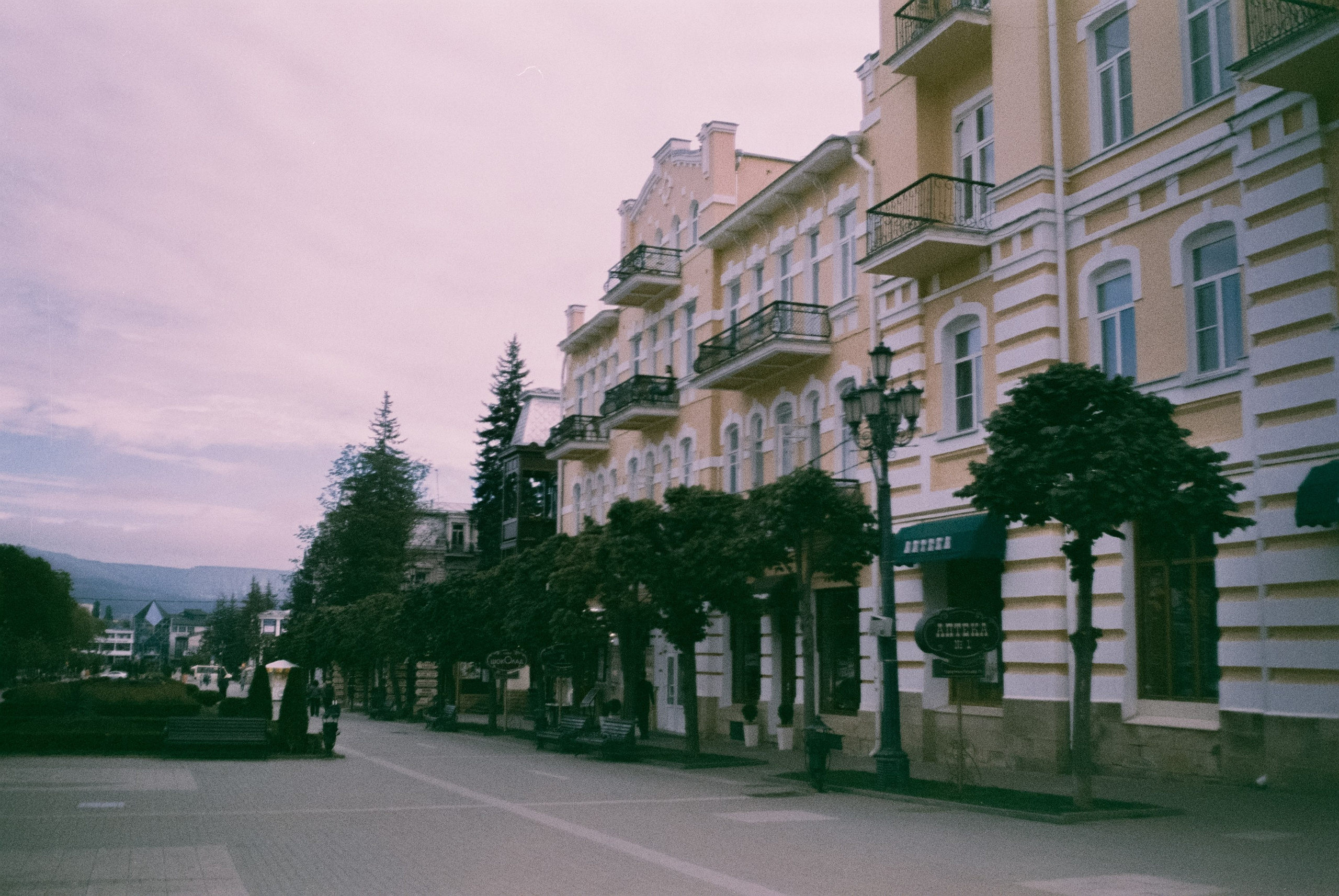 Кисловодск 11 мая / Fujicolor Superia 200 (просрочка) / Minox 35GT