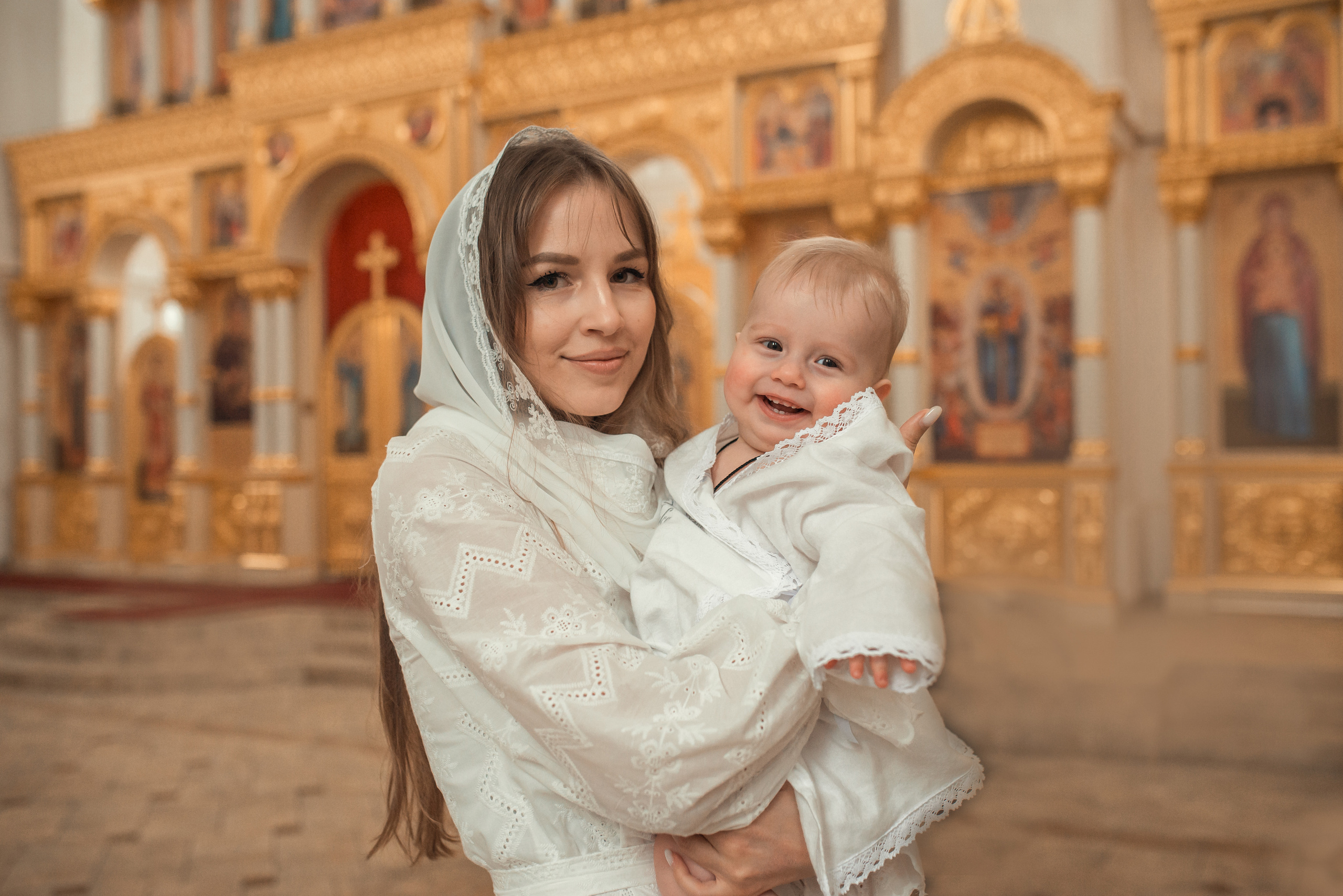 Крещение младенца Луки в Никорло-Тихвинском храме в городе Саратов. Фотограф на крещение в Саратове Марина Грушина