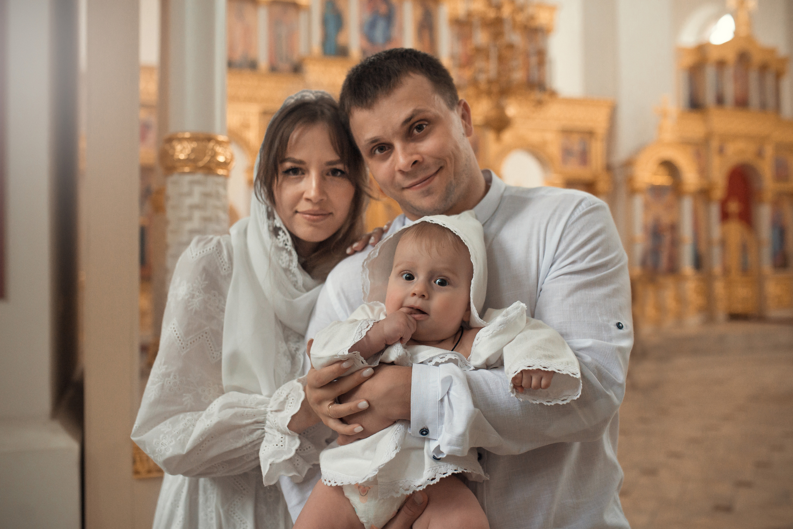 папа и мама с мылышом на руках