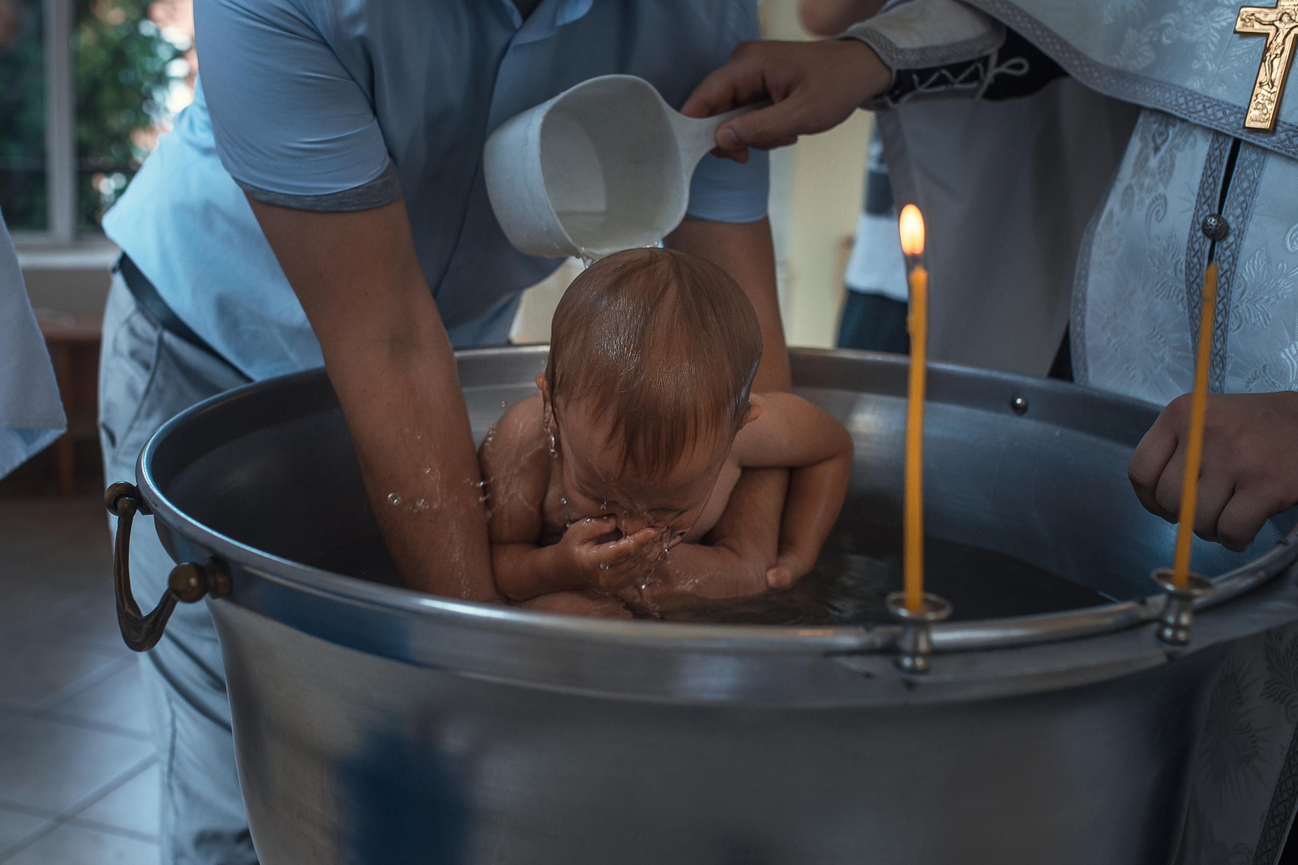 Крещение Дарьи в Покровском храме города Саратова. Фотограф на крещение в Саратове Марина Грушина