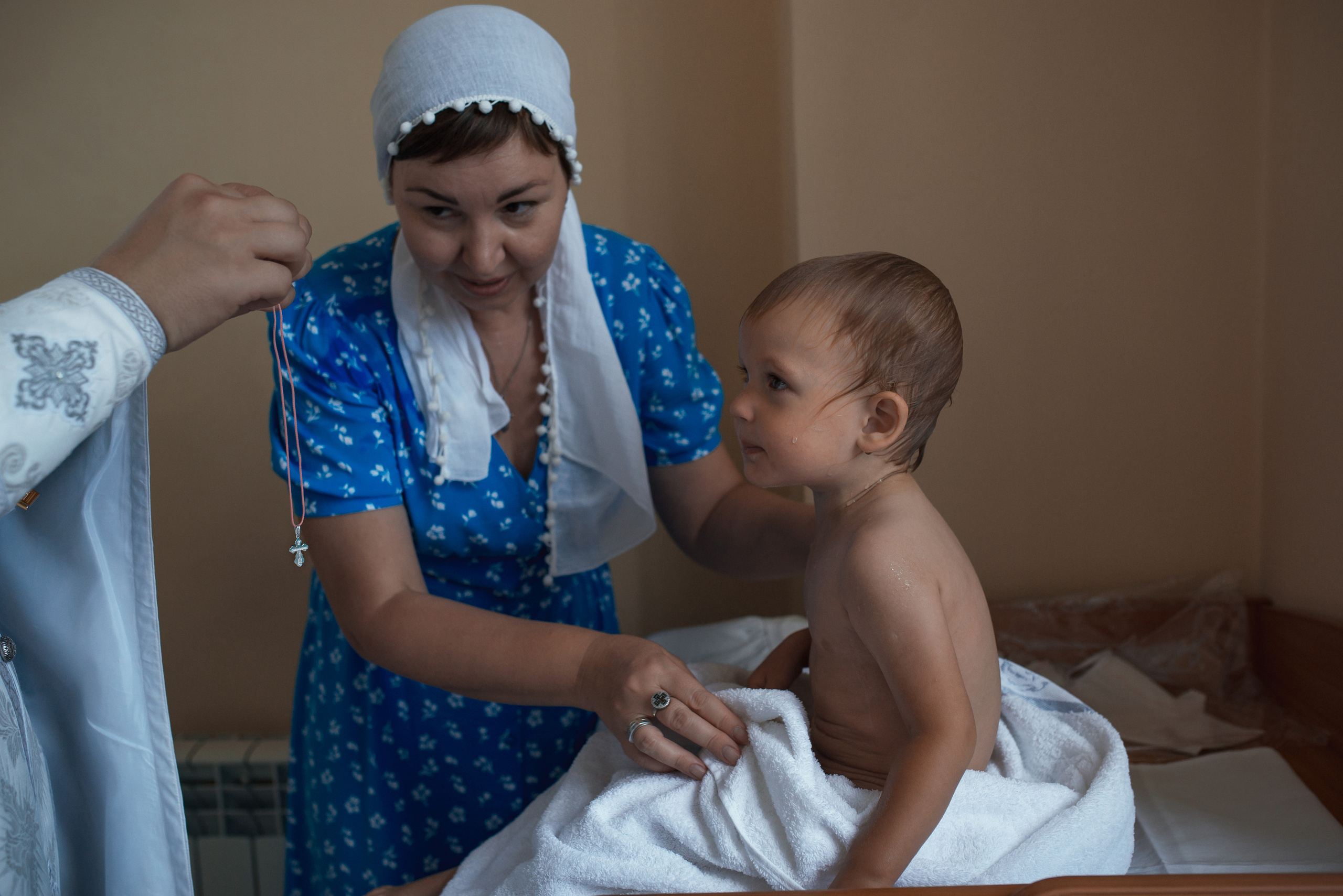 Крещение Дарьи в Покровском храме города Саратова. Фотограф на крещение в Саратове Марина Грушина