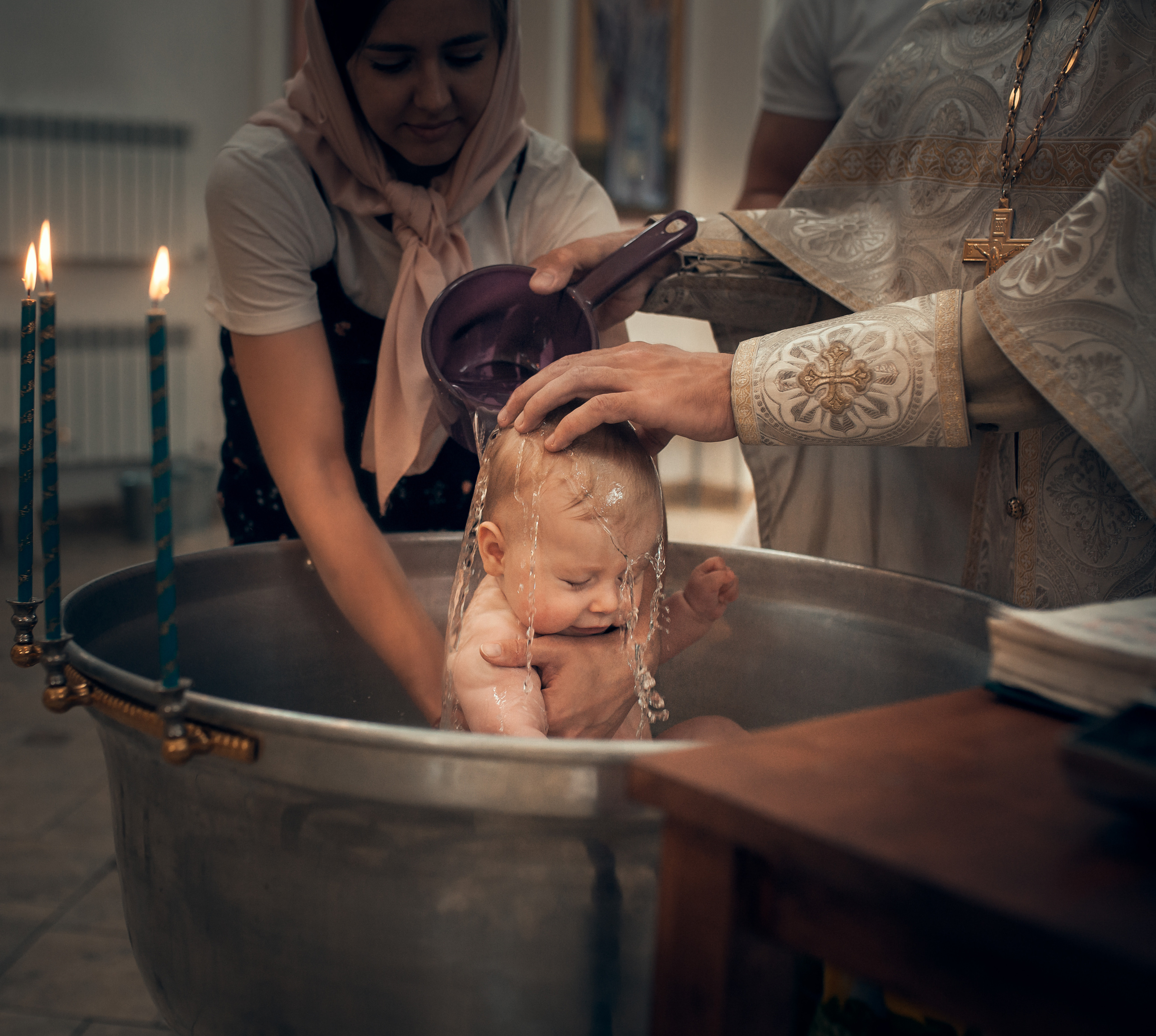 капли в купели крещение малыша