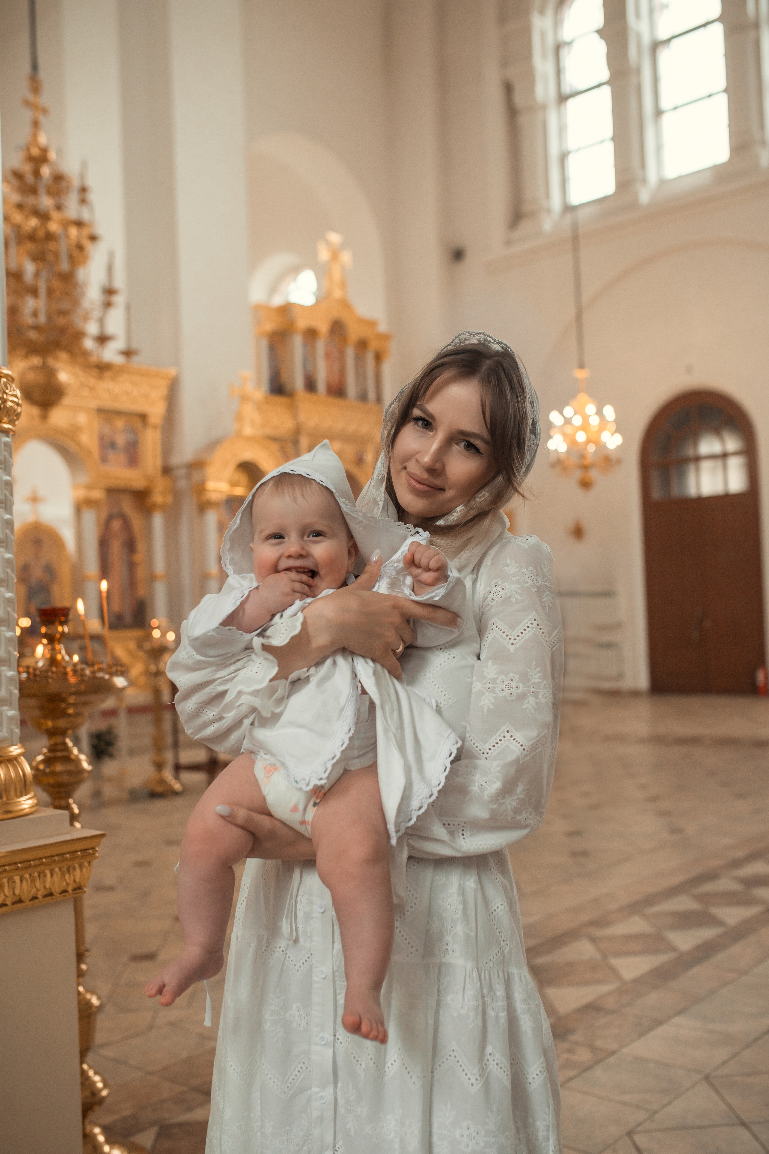 Крещение младенца Луки в Никорло-Тихвинском храме в городе Саратов. Фотограф на крещение в Саратове Марина Грушина