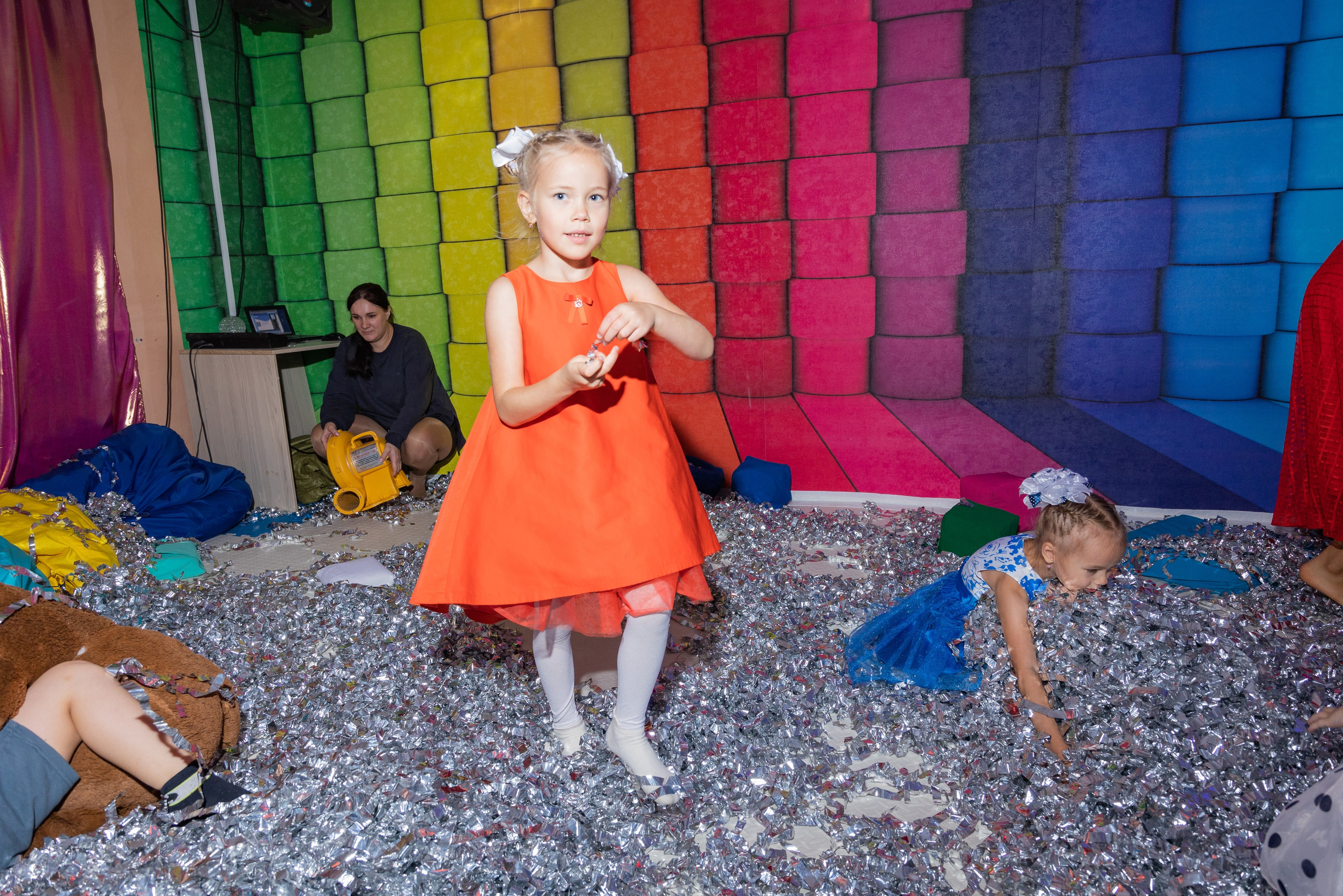 День Рождение в детском центре Качели. Выпускные альбомы во Владивостоке