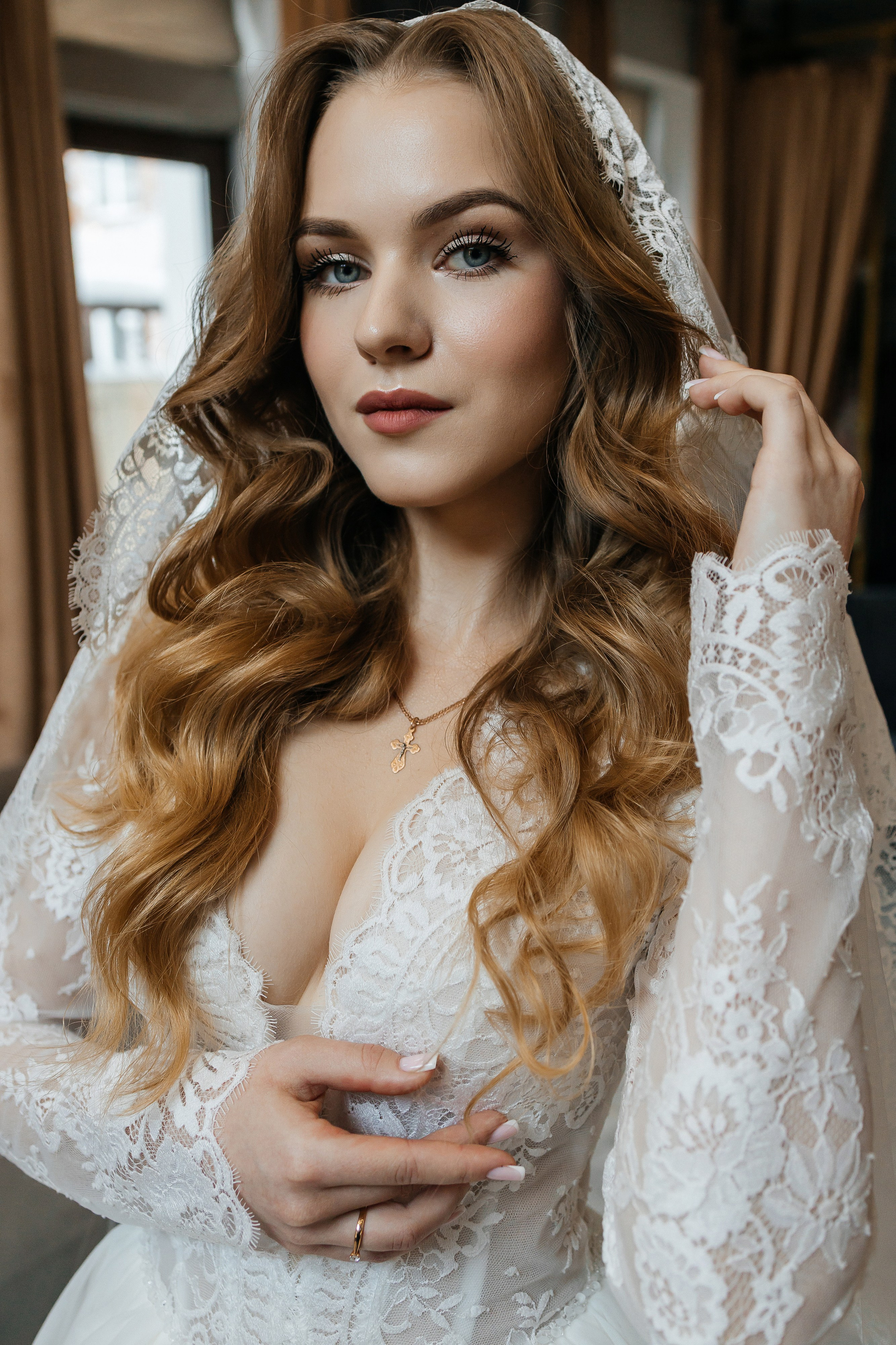 Роскошное утро пары в номере отеля. Олег Сверчков | Свадебный фотограф Вологда