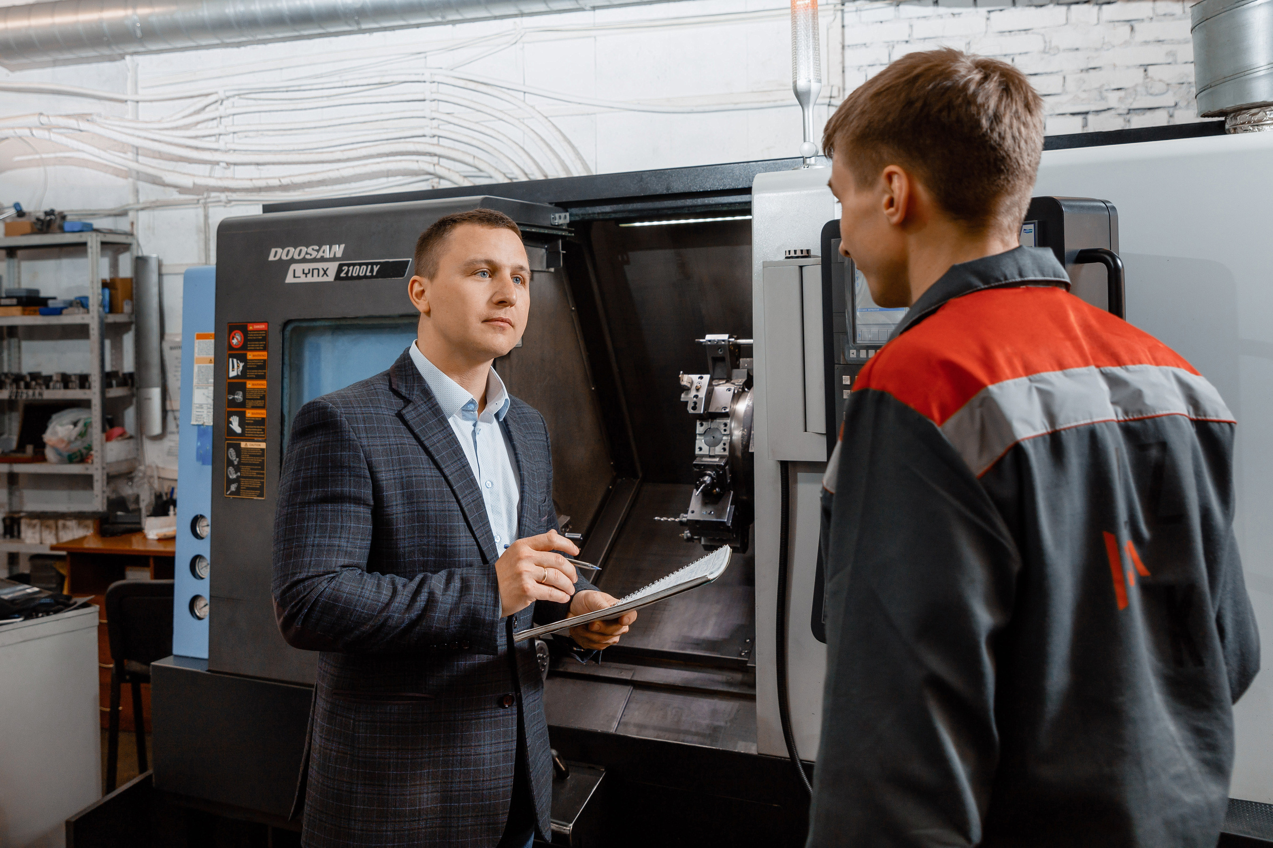 Имиджевая съемка завода СпецКрепежа – портреты, производство. Репортажный фотограф Москва Сергей Мирошников