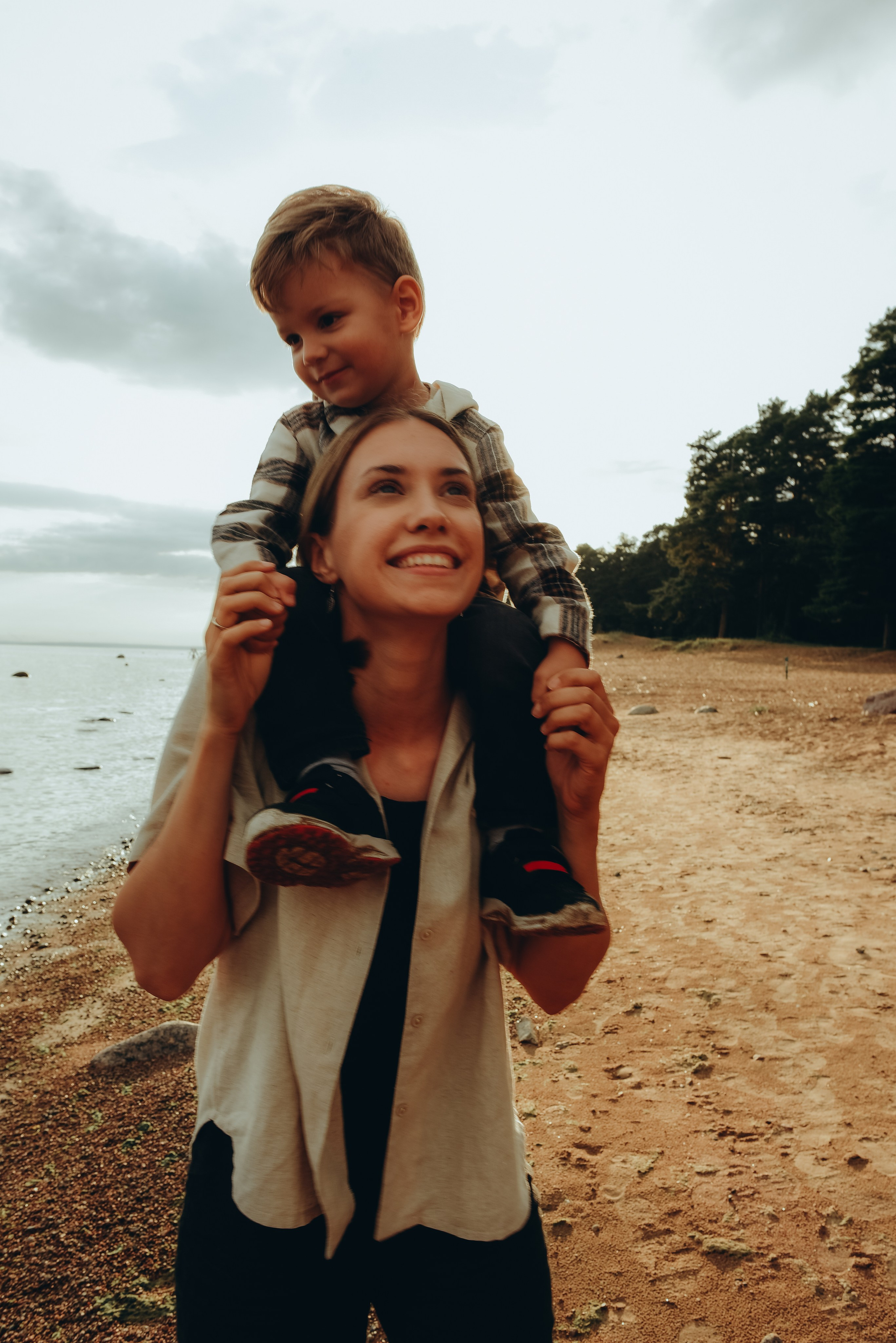 Фотопрогулка мама и сын. Екатерина и Илай. Семейный и свадебный фотограф в Санкт-Петербурге Яна