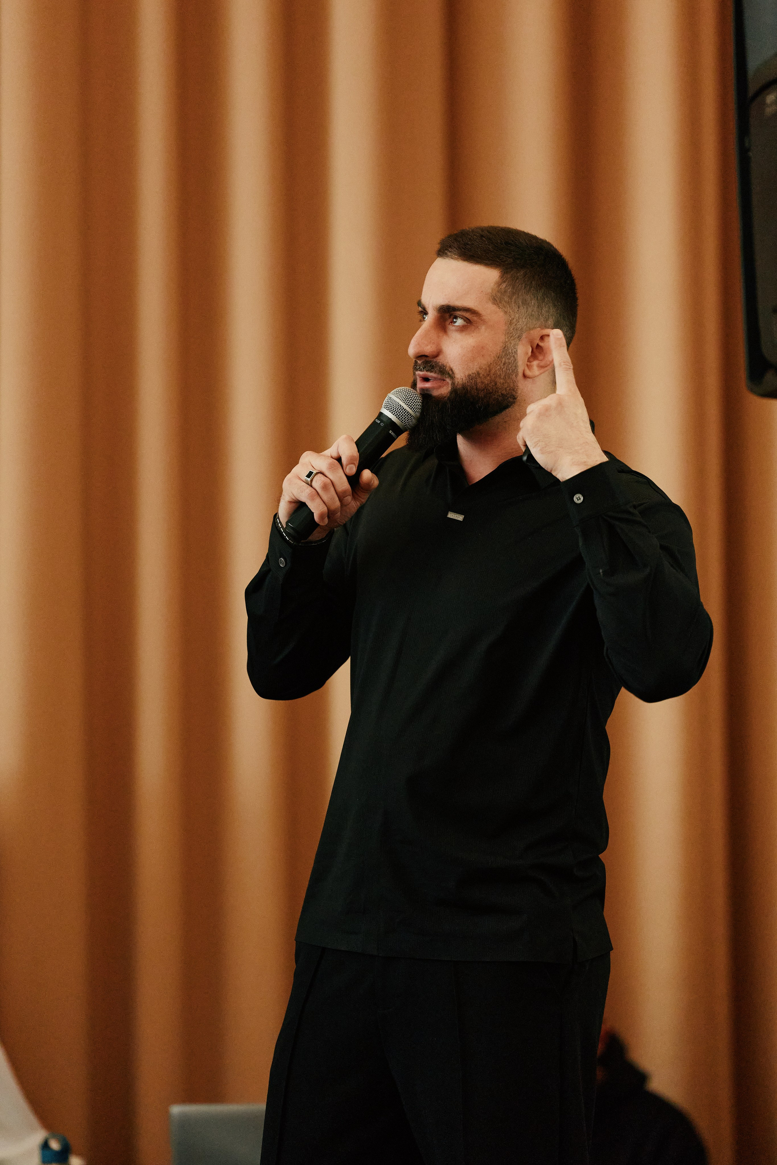 Форум Бизнес-тренды 2025 в Marriott Hotel 28.04. Свадебный репортажный фотограф краснодар максим дремов дрёмов фотосессия студия цена