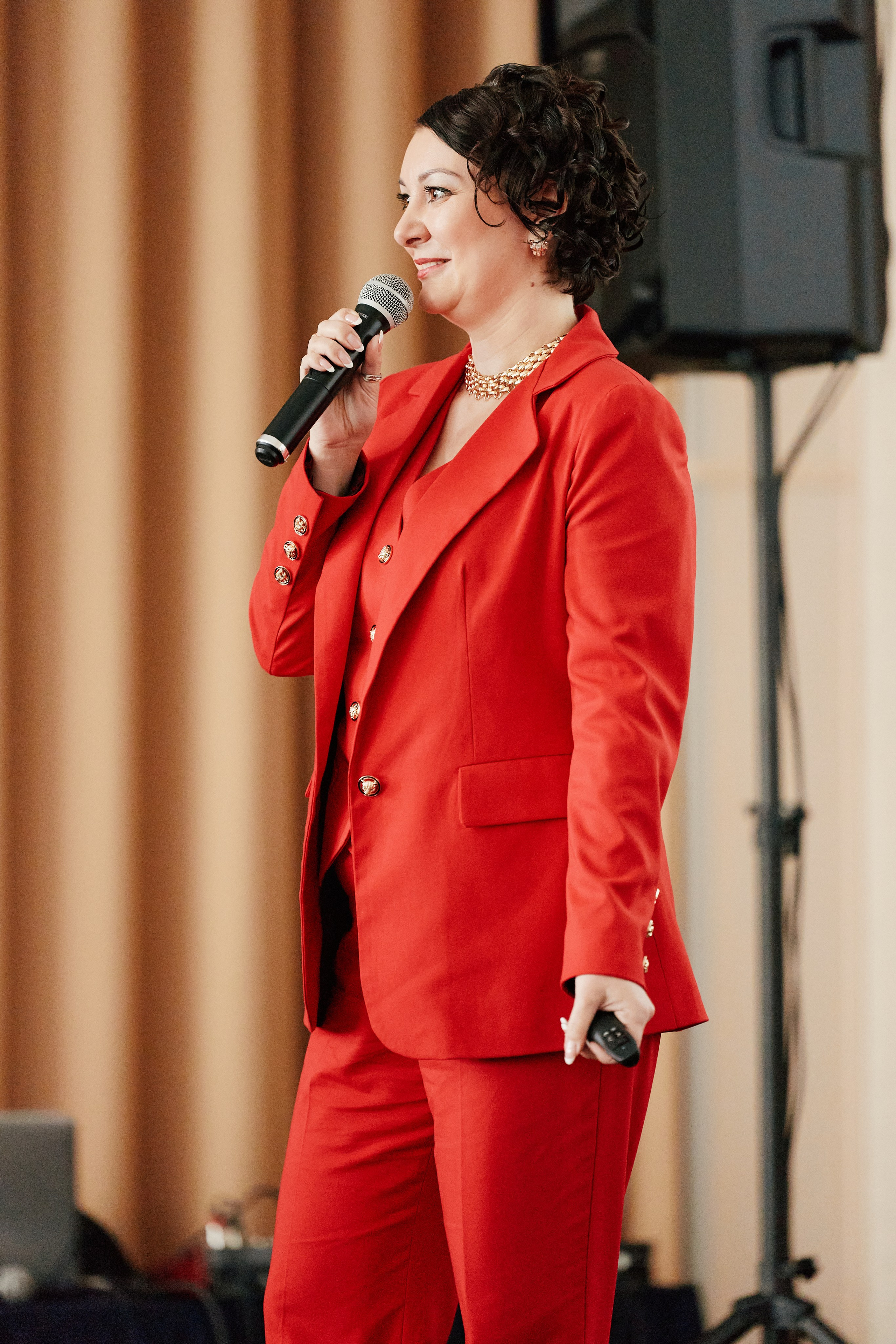 Форум Бизнес-тренды 2025 в Marriott Hotel 28.04. Свадебный репортажный фотограф краснодар максим дремов дрёмов фотосессия студия цена