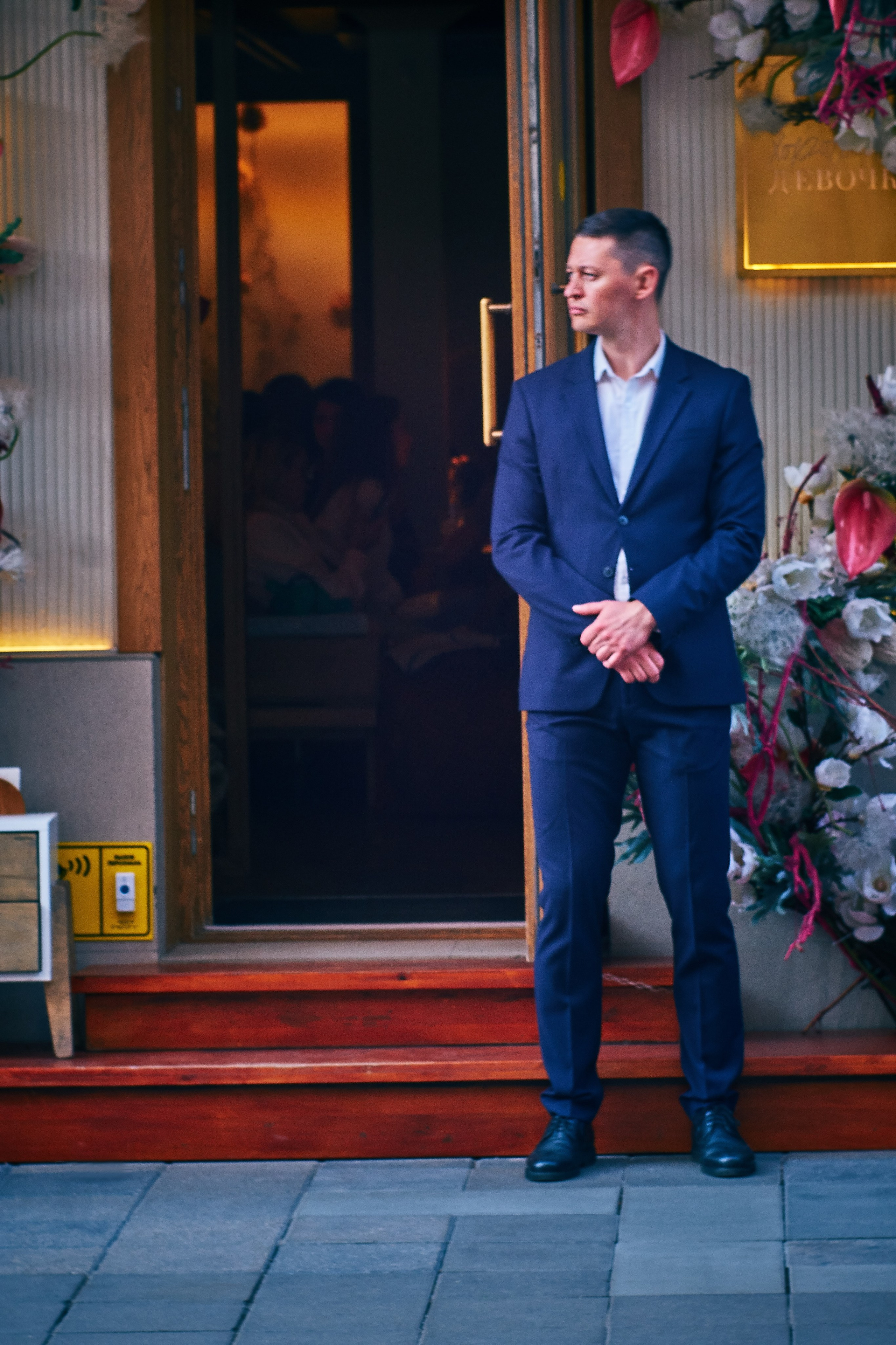 Уличный мужской портрет "На посту" - фотограф Виталий Дени