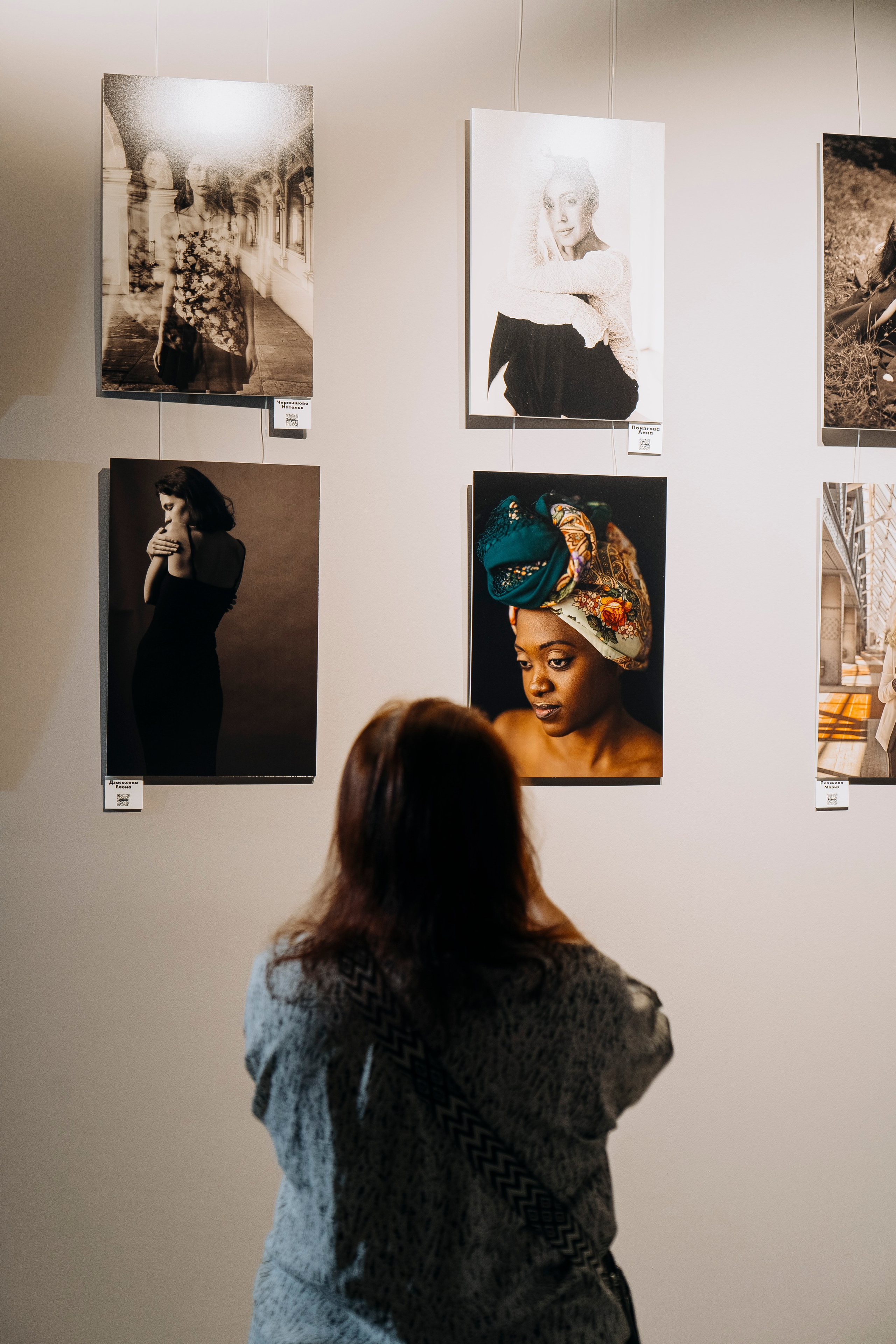 Вернисаж фотовыставки MFamilia «Гармония различий». Организация фотовыставок в Петербурге и Москве, MFamilia (МФамилия)