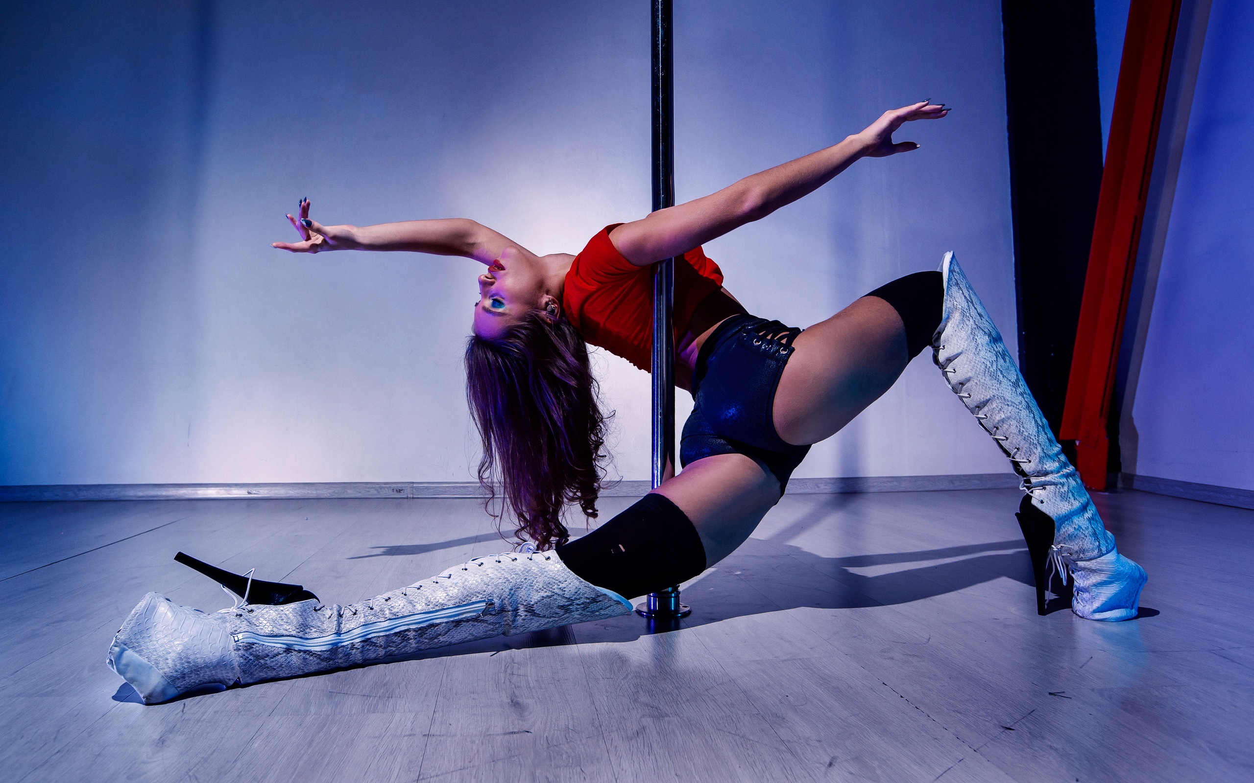 Diesel-Studio. Спасибо за проявленный интерес к моему творчеству! Меня зовут Россохат