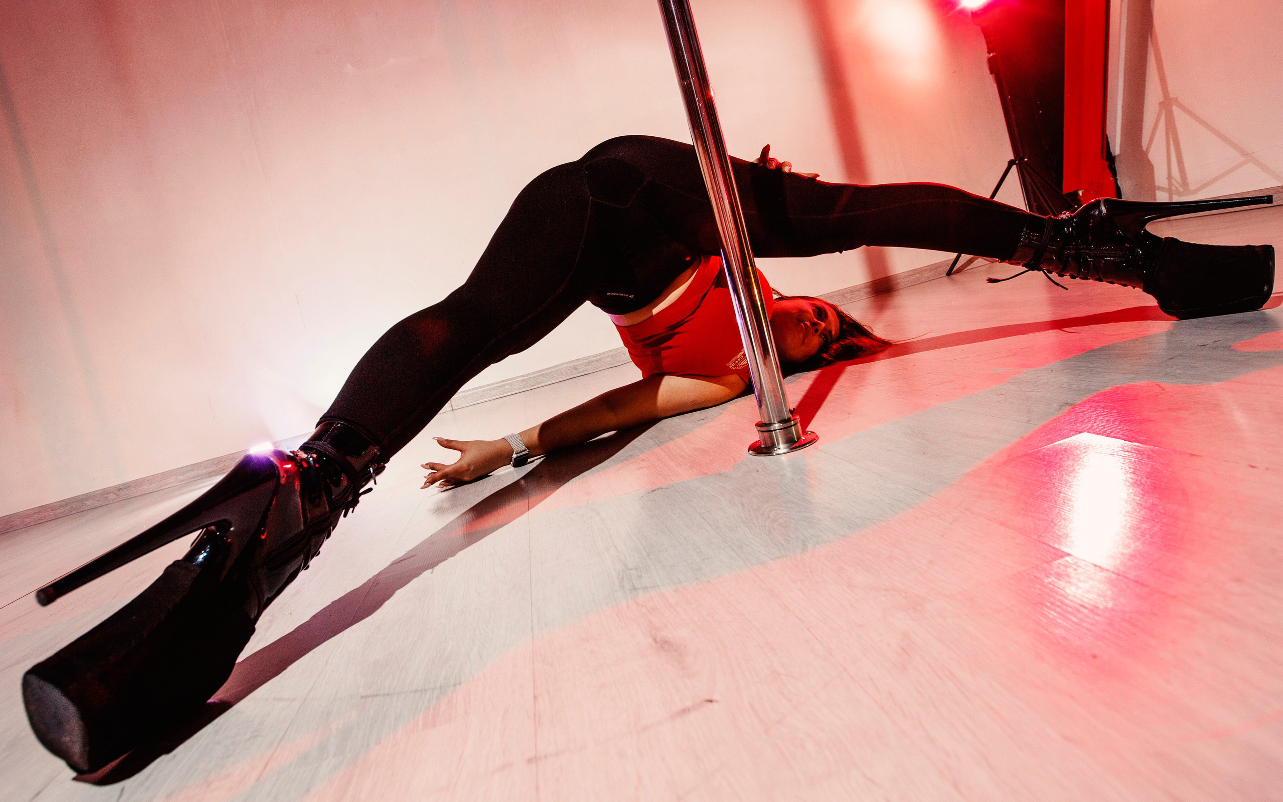 Diesel-Studio. Спасибо за проявленный интерес к моему творчеству! Меня зовут Россохат