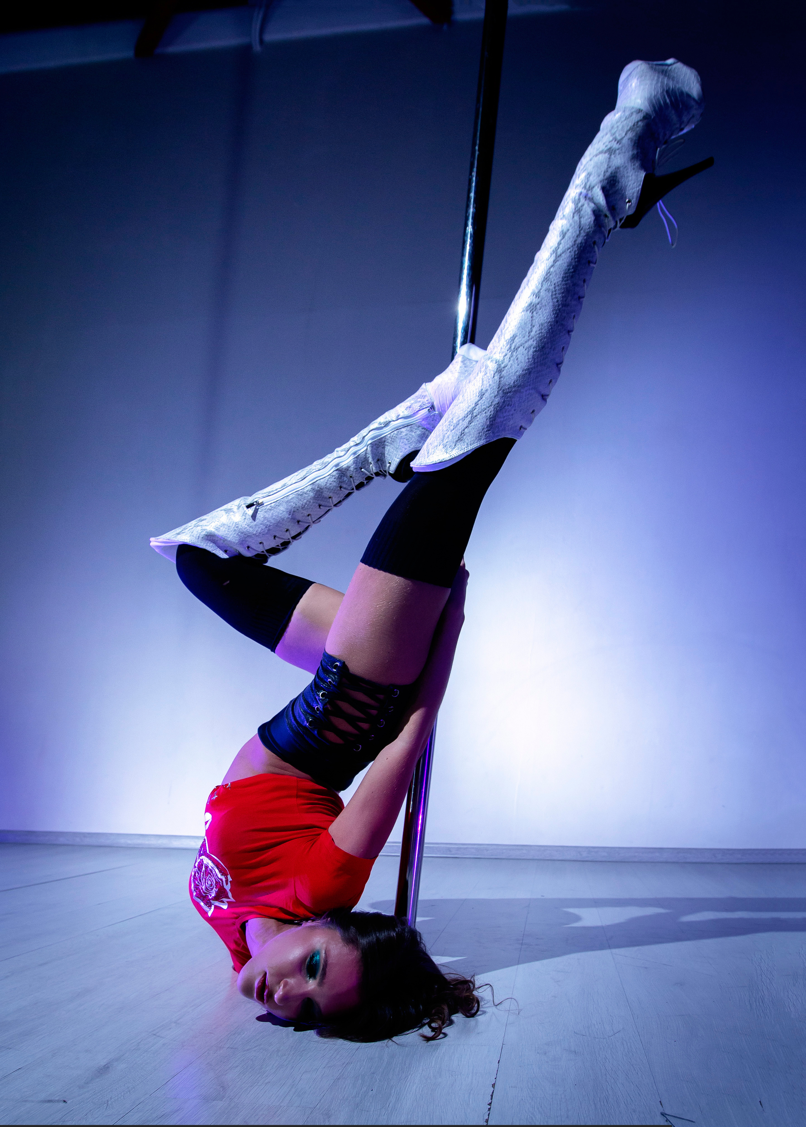 Diesel-Studio. Спасибо за проявленный интерес к моему творчеству! Меня зовут Россохат