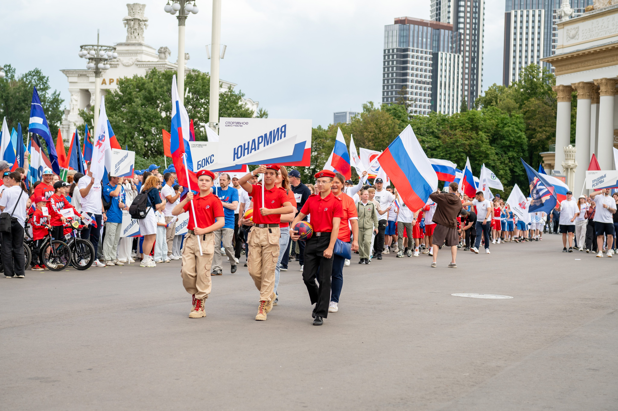 Спортивное шествие посвященное Дню физкультурника!. Детский и семейный фотограф г. Москва Оксана Катаджи