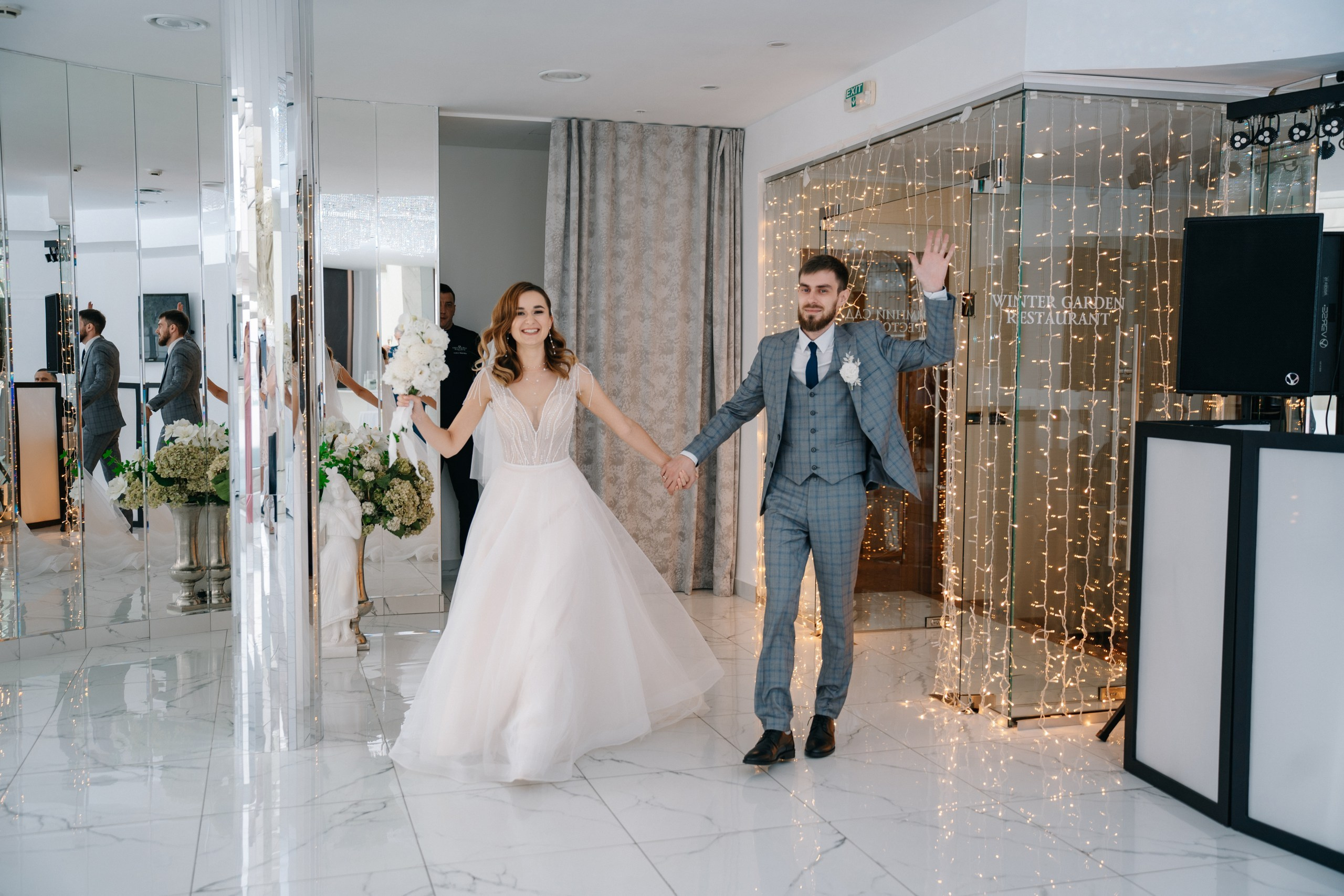 Свадебная фотосессия в отеле Золотое кольцо (Golden Ring Hotel) и ресторане Турандот