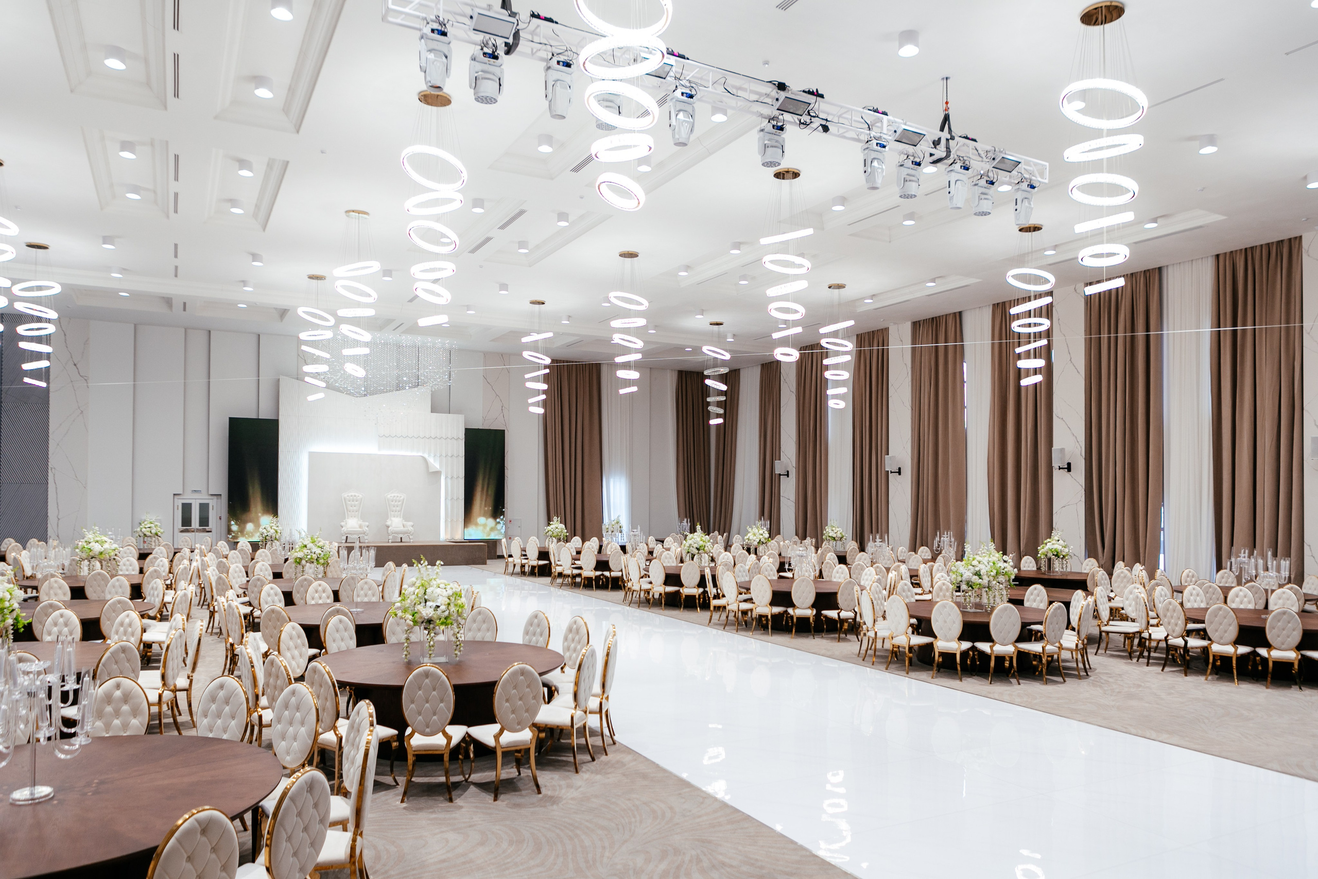 Банкетный зал Grand Holl. Контент фотограф, съемка для маркетплейсов, фуд съемка и репортажи в Новосибирске Ралия Галеева