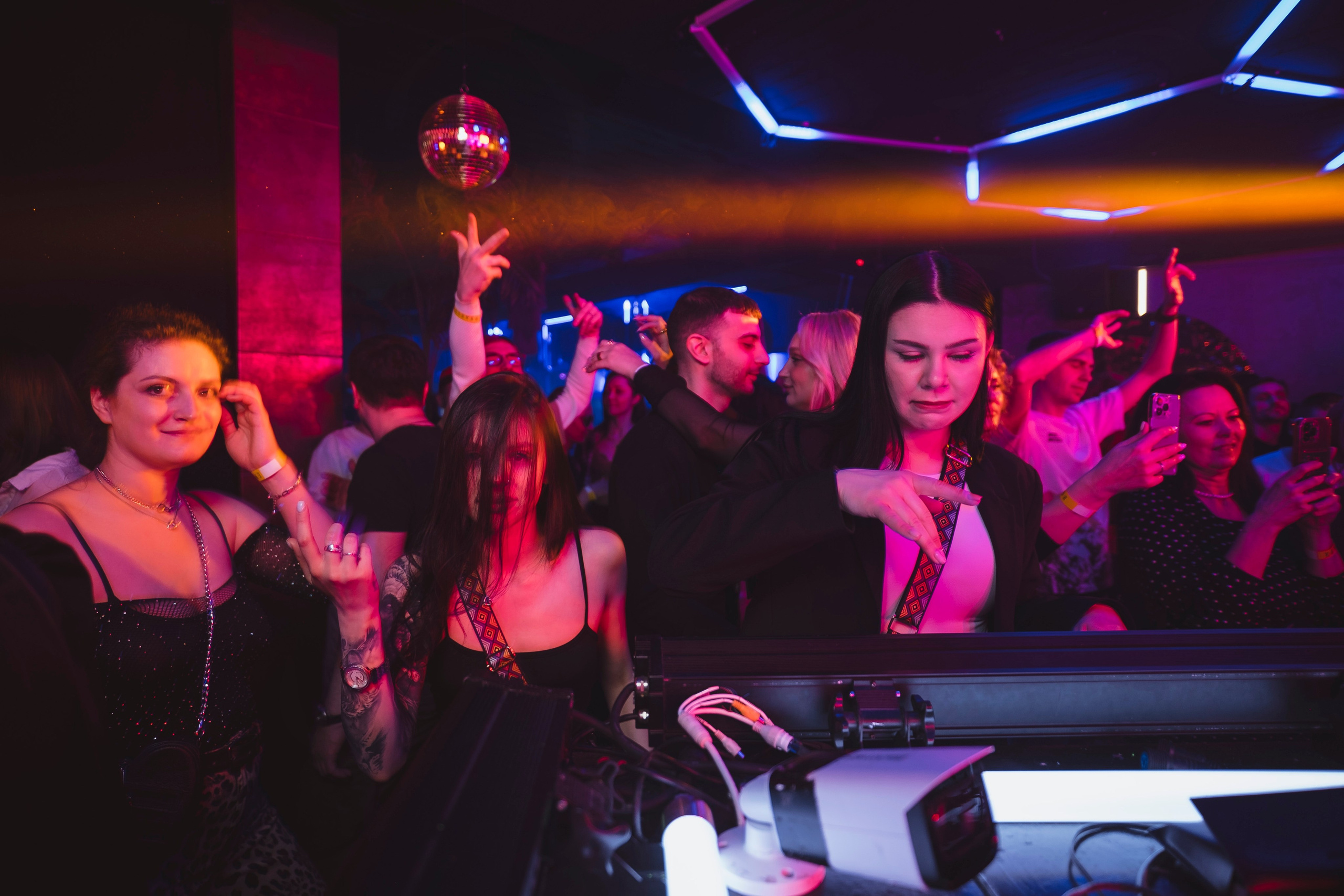 Embargo 30/03. Главная