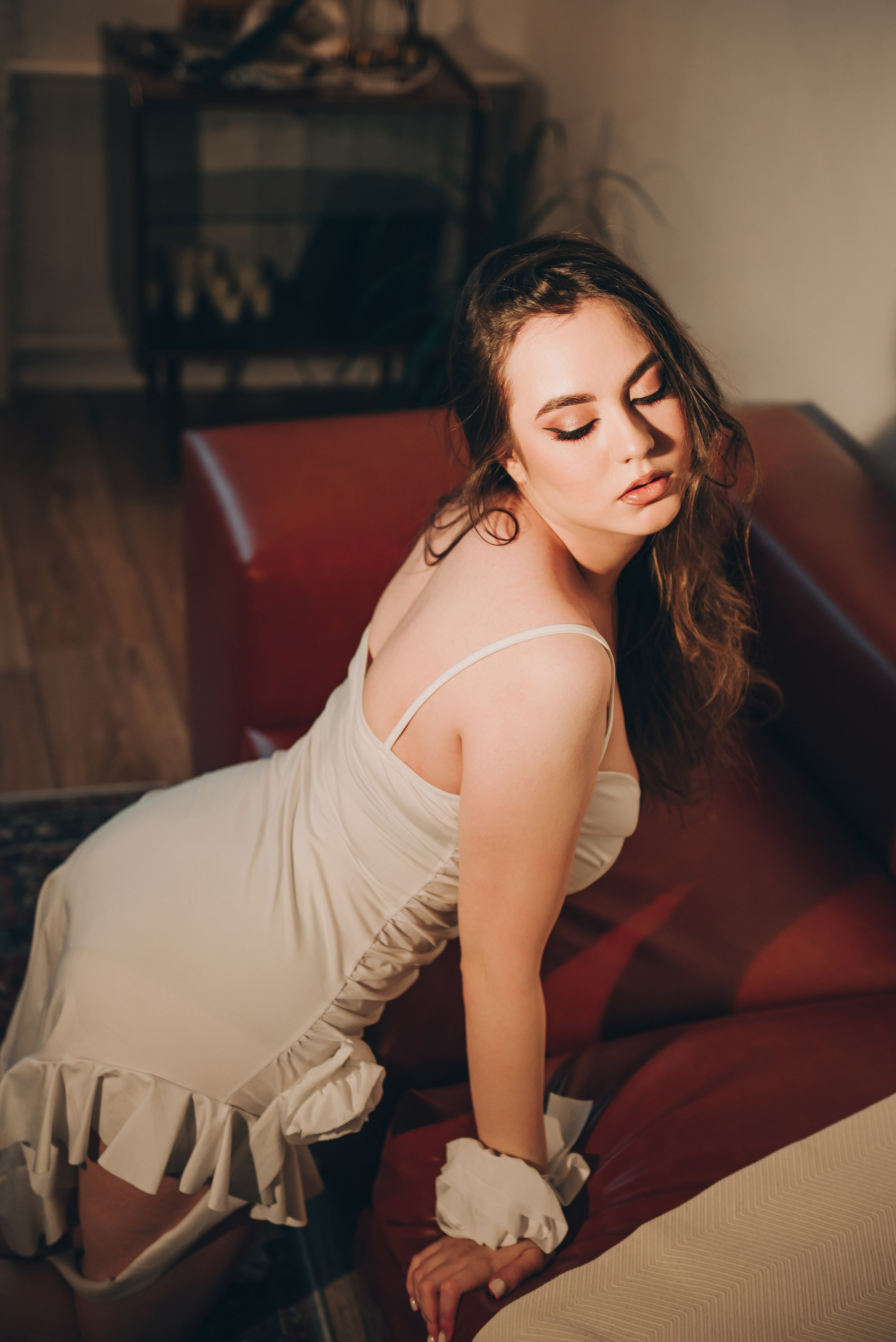 Женская фотосессия в элегантном платье в г. Кемерово