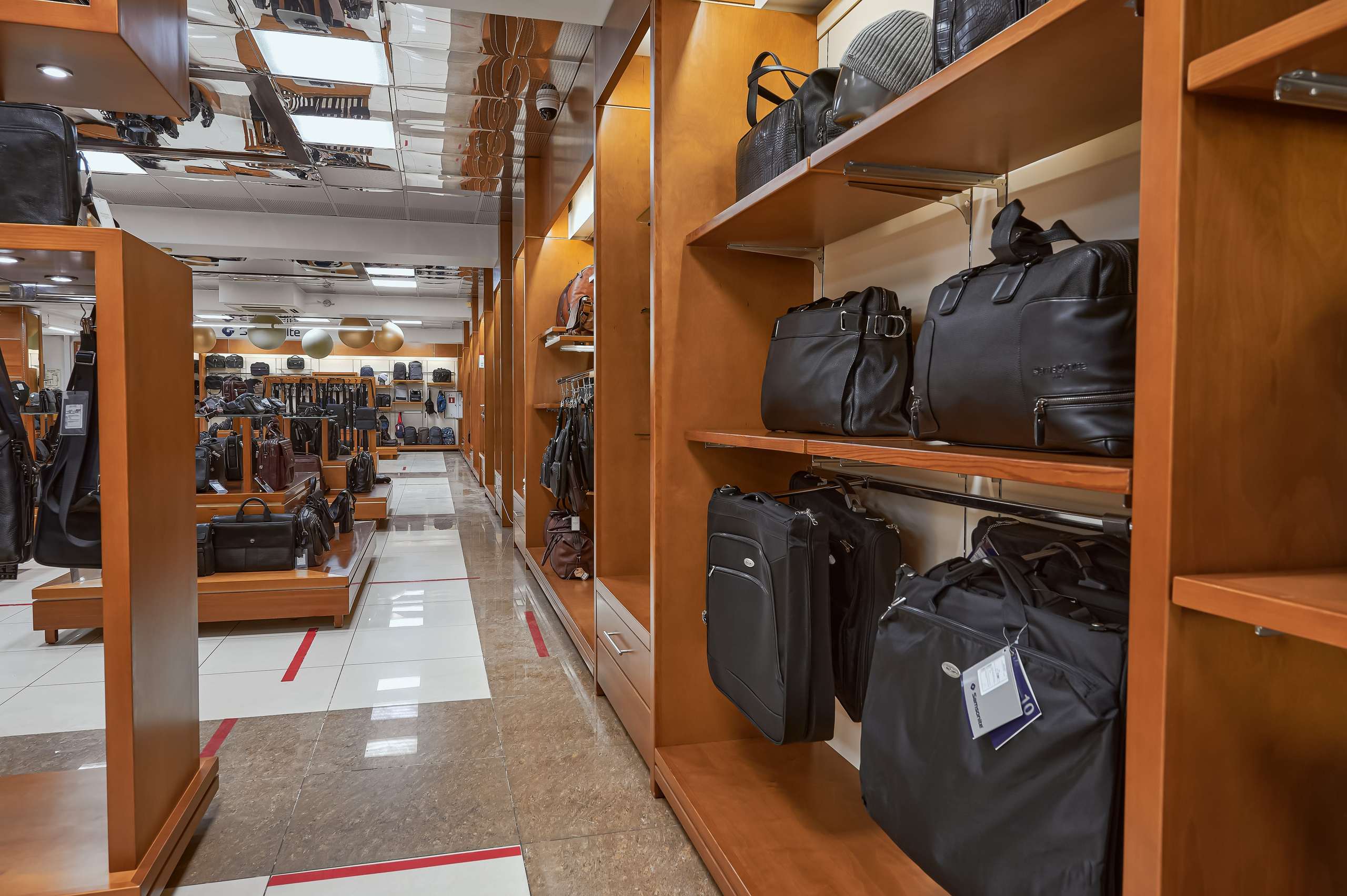 Портфолио по интерьерной и экстерьерной фотосъёмки: Мир Сумок — Правый берег. Фотограф Яковлев Роман — Красноярск