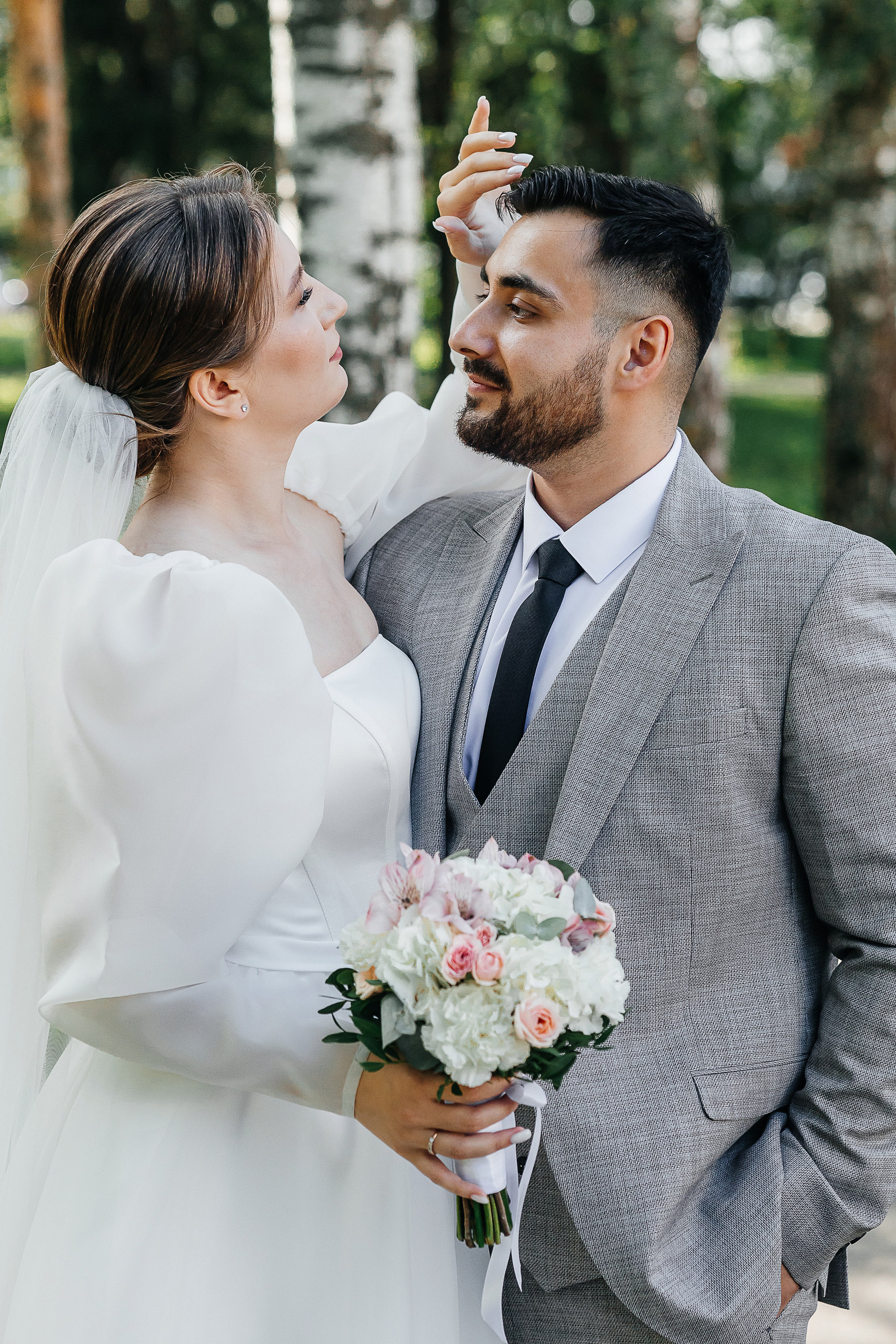 Свадебная фотосессия пары в номере отеля. Олег Сверчков | Свадебный фотограф Вологда