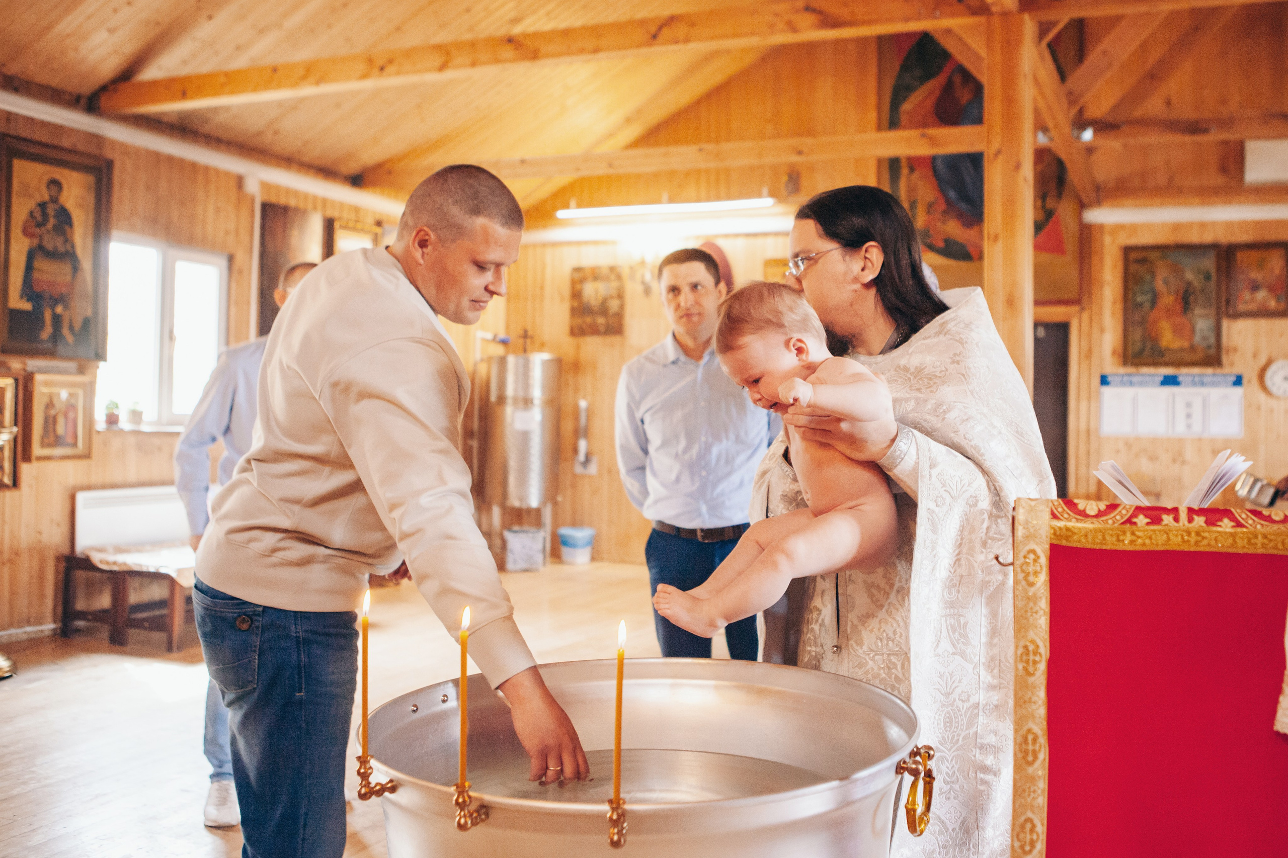 Крещение ребенка в церкви в москве. Фотограф Ольга Ефремова