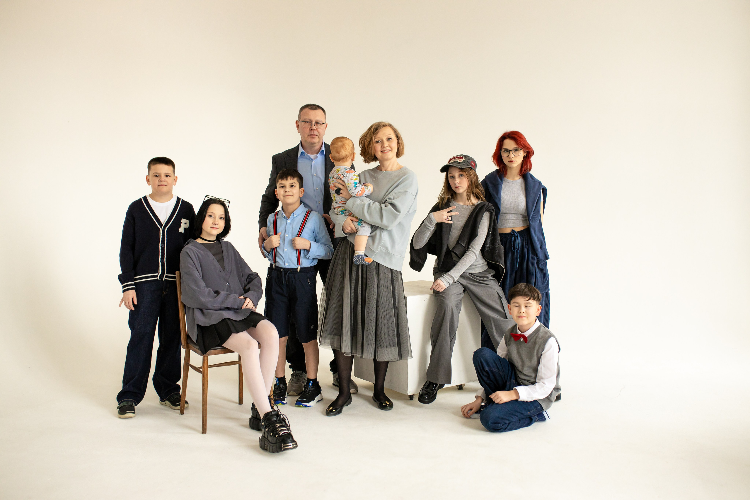 Семейная фотосессия на циклораме с естественным светом. Фотограф в Железнодорожном и Балашихе