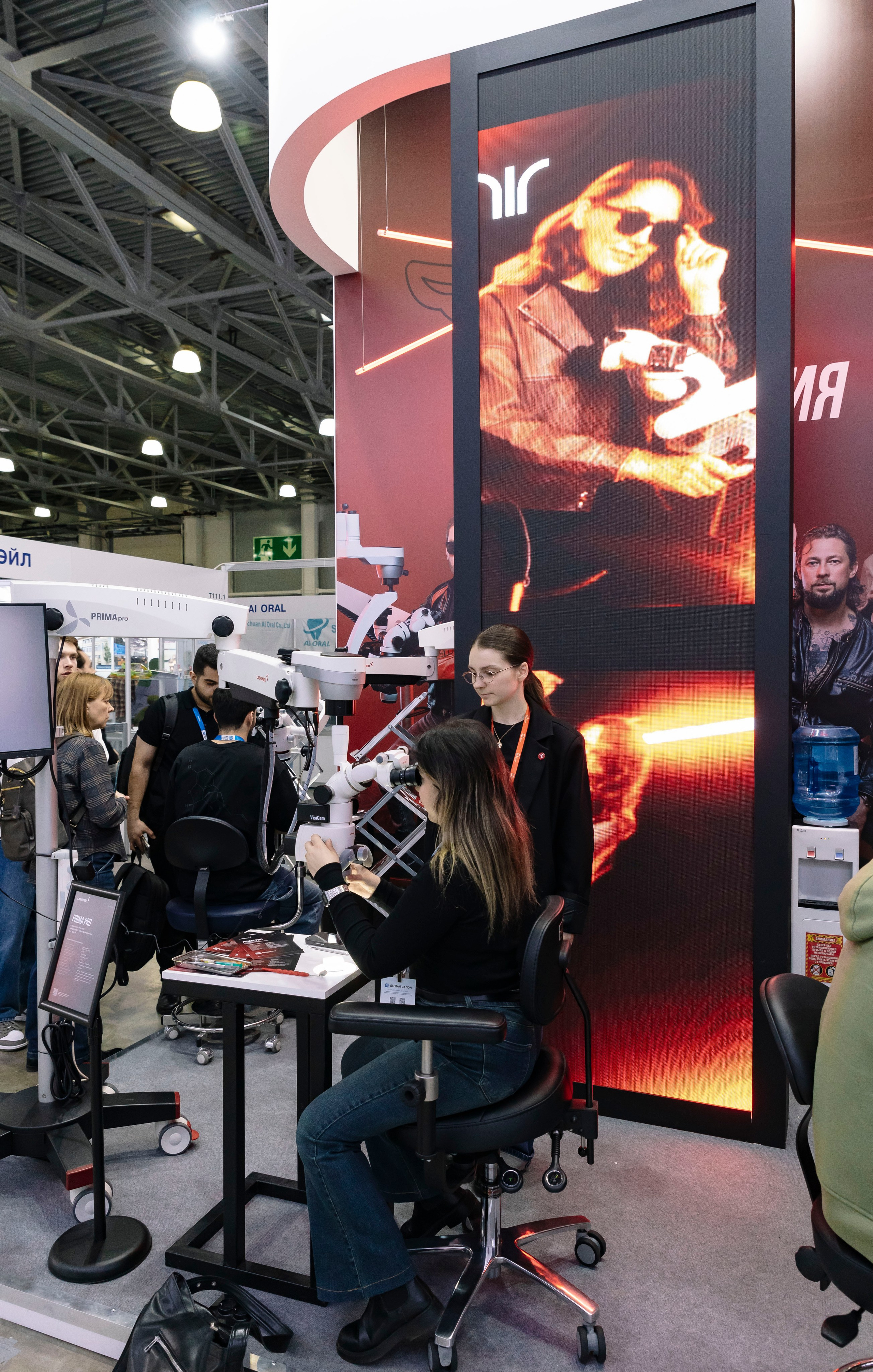 Стоматологическая выставка Dental Salon 2026. Профессиональный фотограф в Москве | Заказать фотосессию и съемку