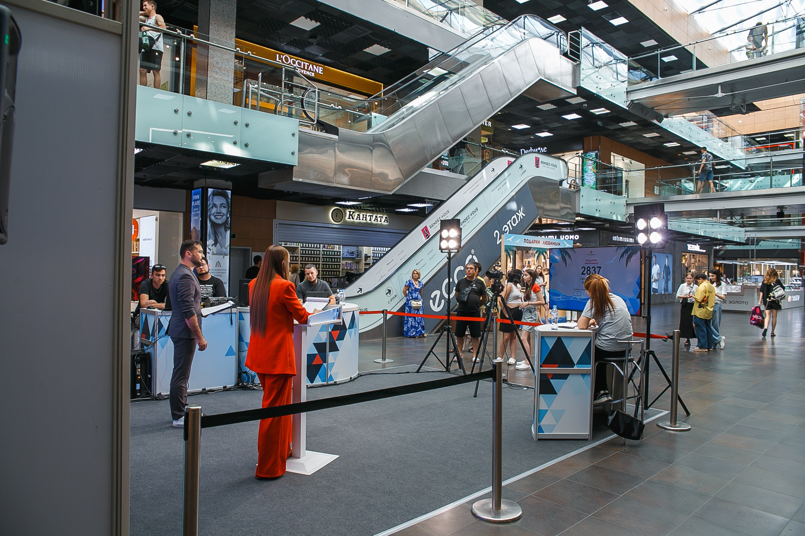 Розыгрыш подарков в ВТЦ. Событийный фотограф Максим Бескоровайновнов